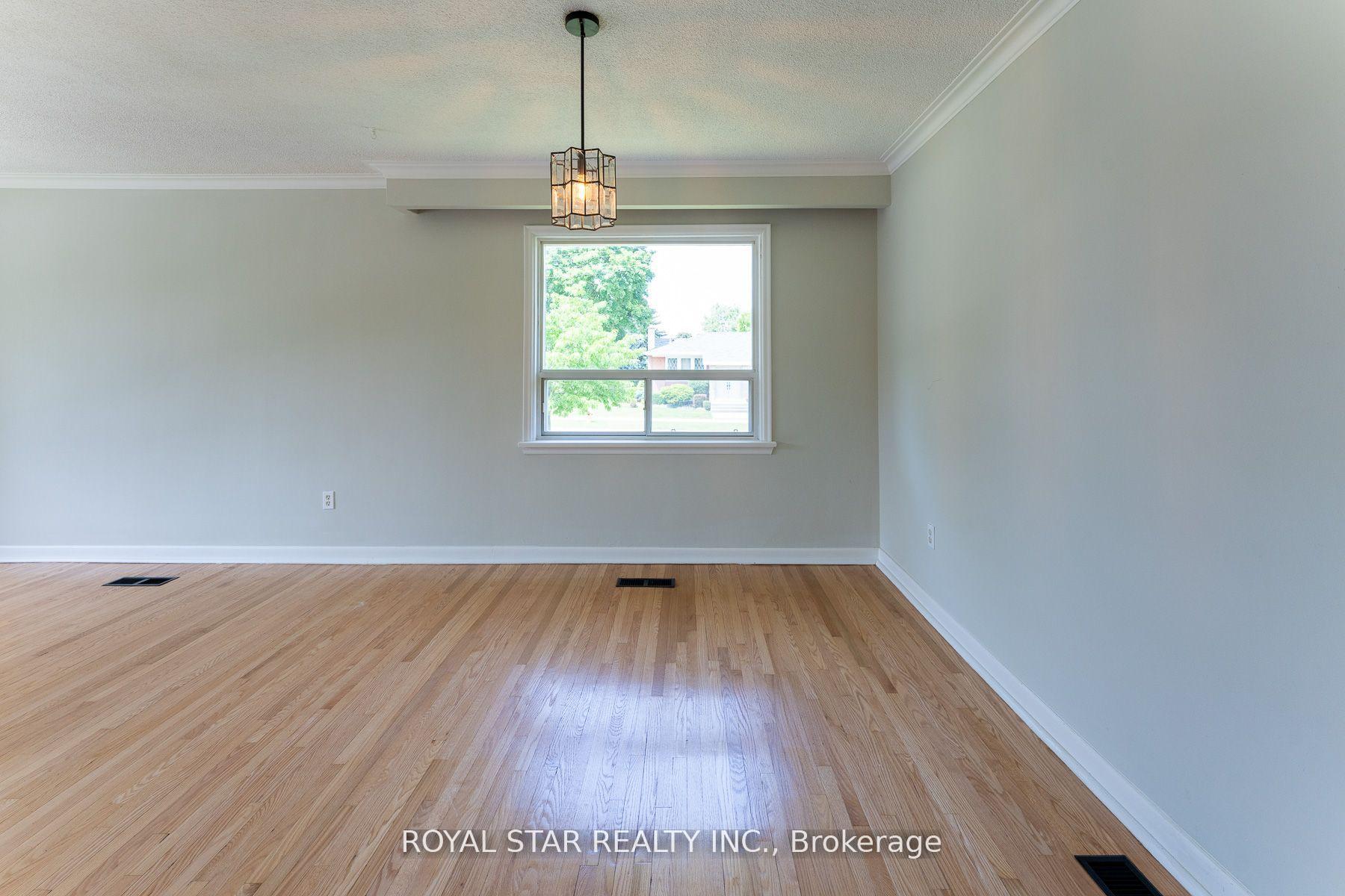 179 Wellesworth Dr, Toronto, ON M9C4S3 | 3 Bedroom 2 Bathroom Detached House | Image 7