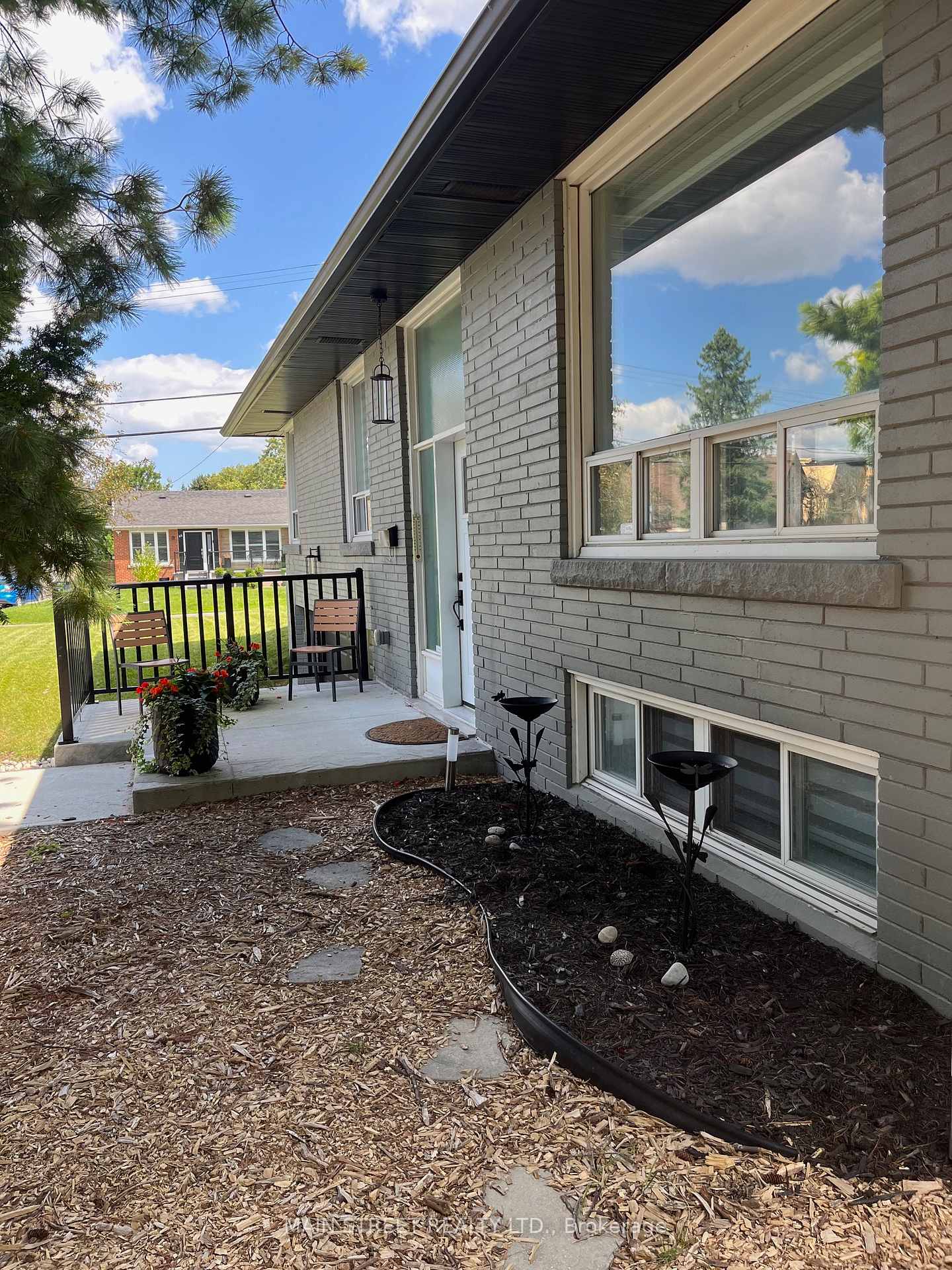 1 Hillavon Dr S, Toronto, ON M9B2P4 | 3 Bedroom 2 Bathroom Detached House | Image 1