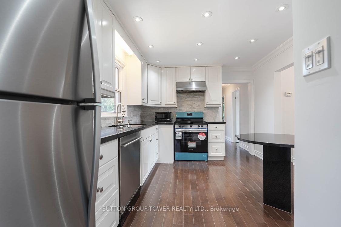 225 Park Lawn Rd, Toronto, ON M8Y3J3 | 3 Bedroom 2 Bathroom Detached House | Image 12