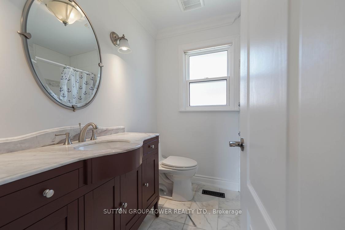 225 Park Lawn Rd, Toronto, ON M8Y3J3 | 3 Bedroom 2 Bathroom Detached House | Image 17