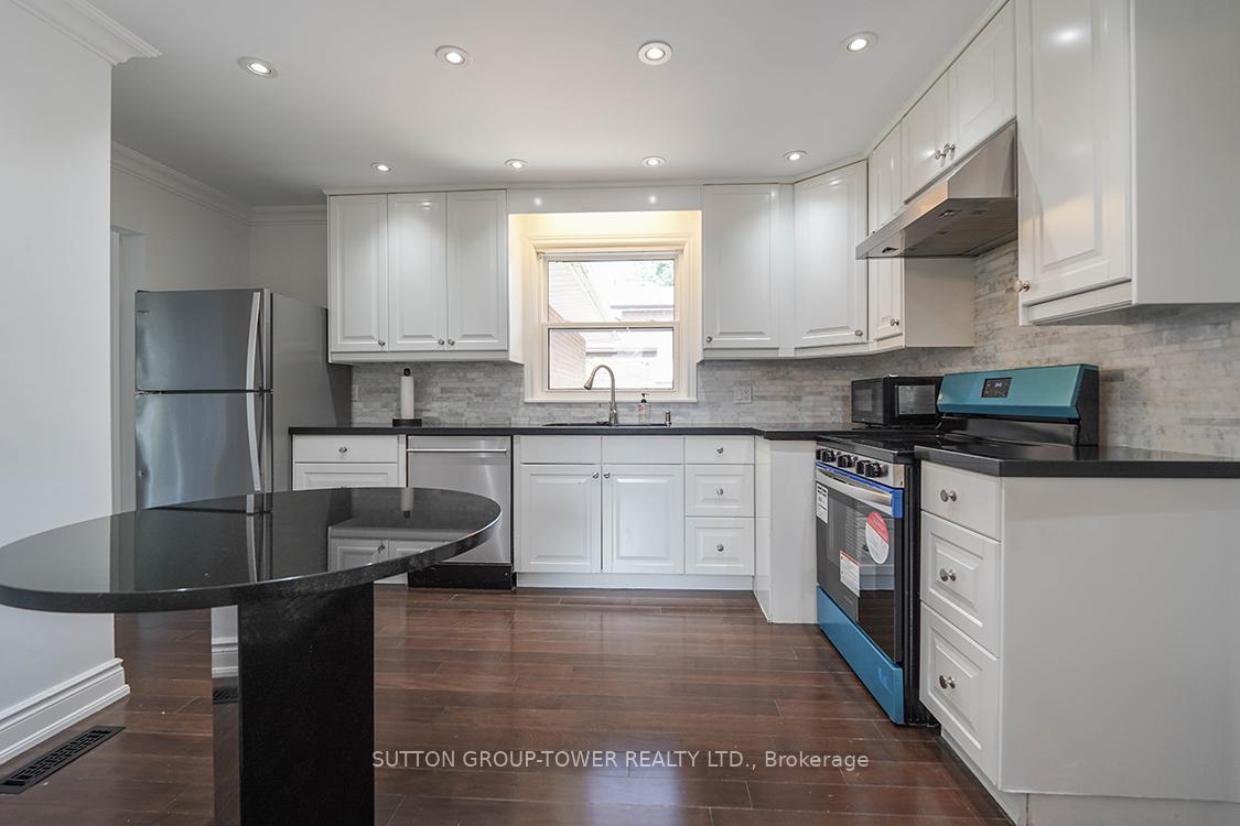 225 Park Lawn Rd, Toronto, ON M8Y3J3 | 3 Bedroom 2 Bathroom Detached House | Image 8