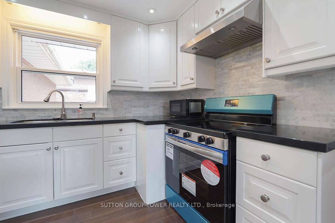 225 Park Lawn Rd, Toronto, ON M8Y3J3 | 3 Bedroom 2 Bathroom Detached House | Image 9