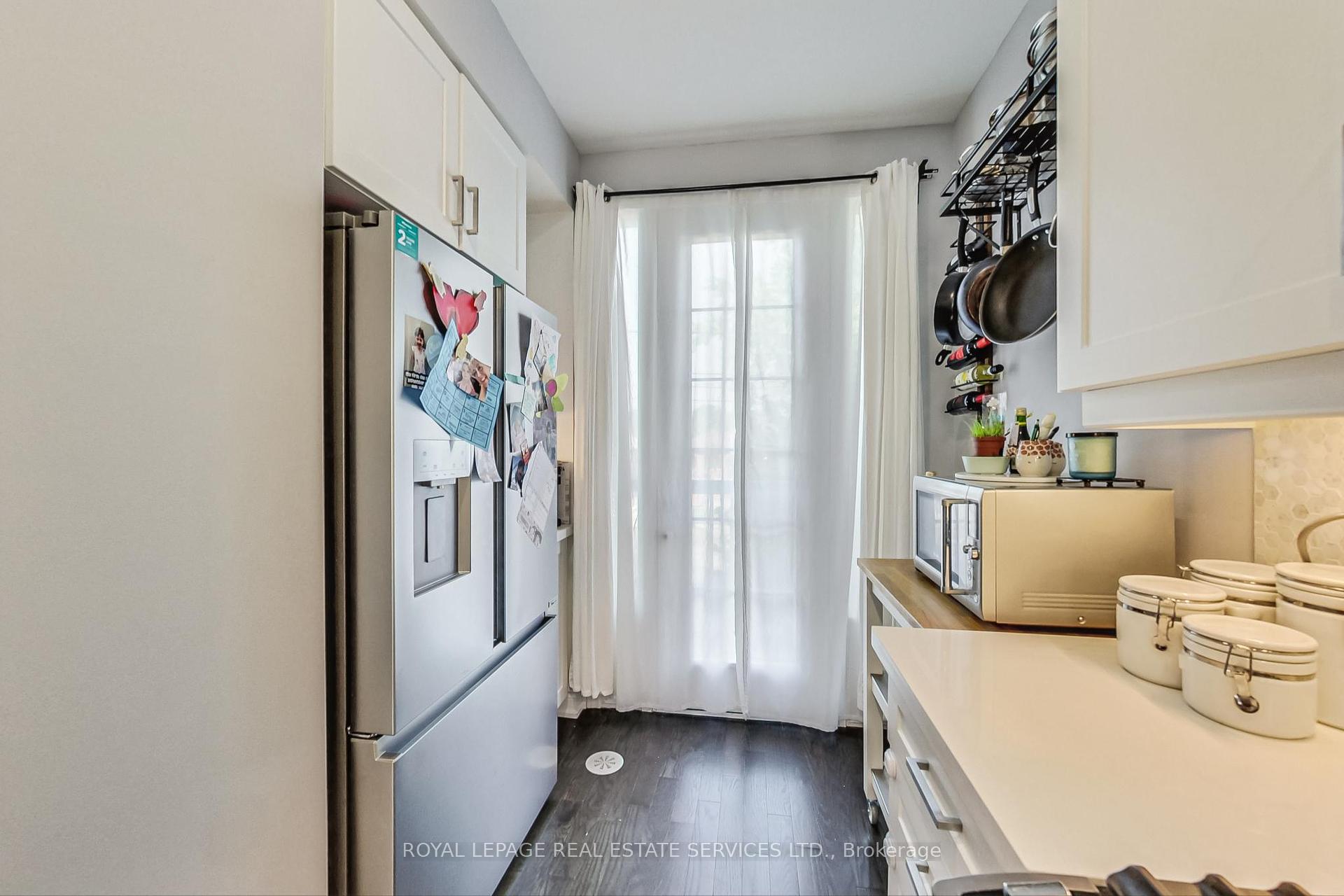 1022A Islington Ave, Toronto, ON M8Z0E5 | 3 Bedroom 3 Bathroom Condo Townhouse | Image 8