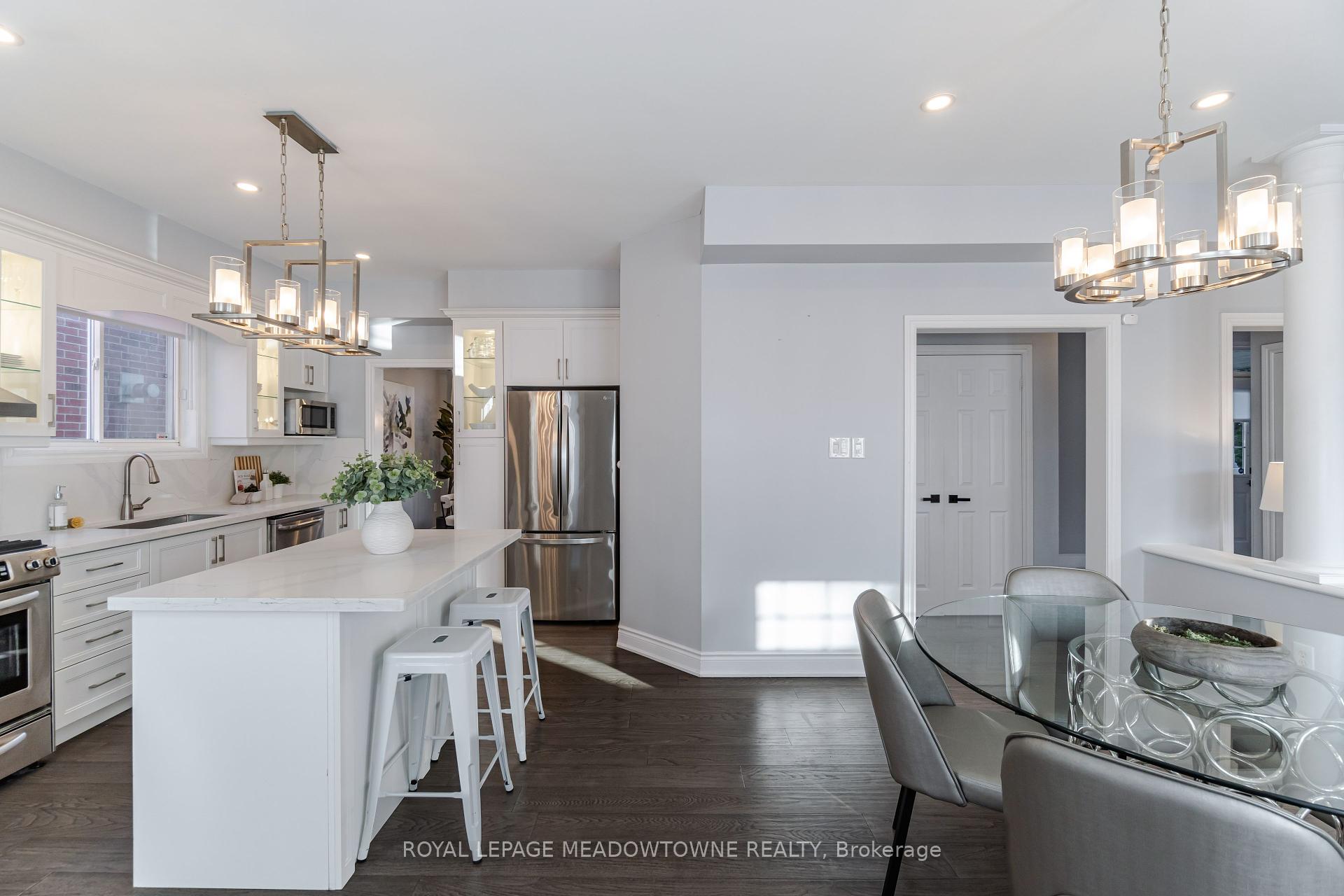 7129 Gillespie Lane, Mississauga, ON L5W1E8 | 4 Bedroom 4 Bathroom Detached House | Image 10