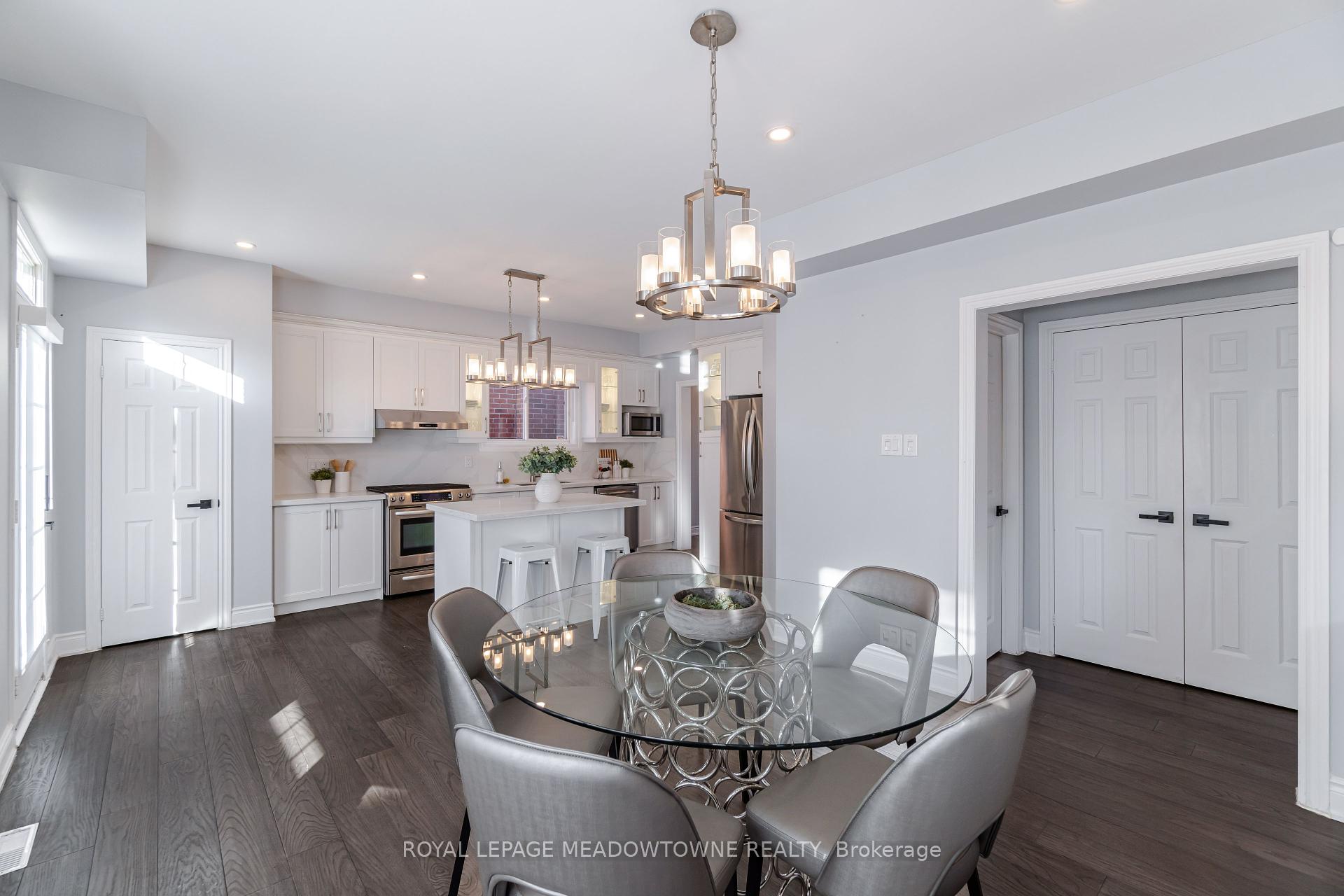 7129 Gillespie Lane, Mississauga, ON L5W1E8 | 4 Bedroom 4 Bathroom Detached House | Image 11