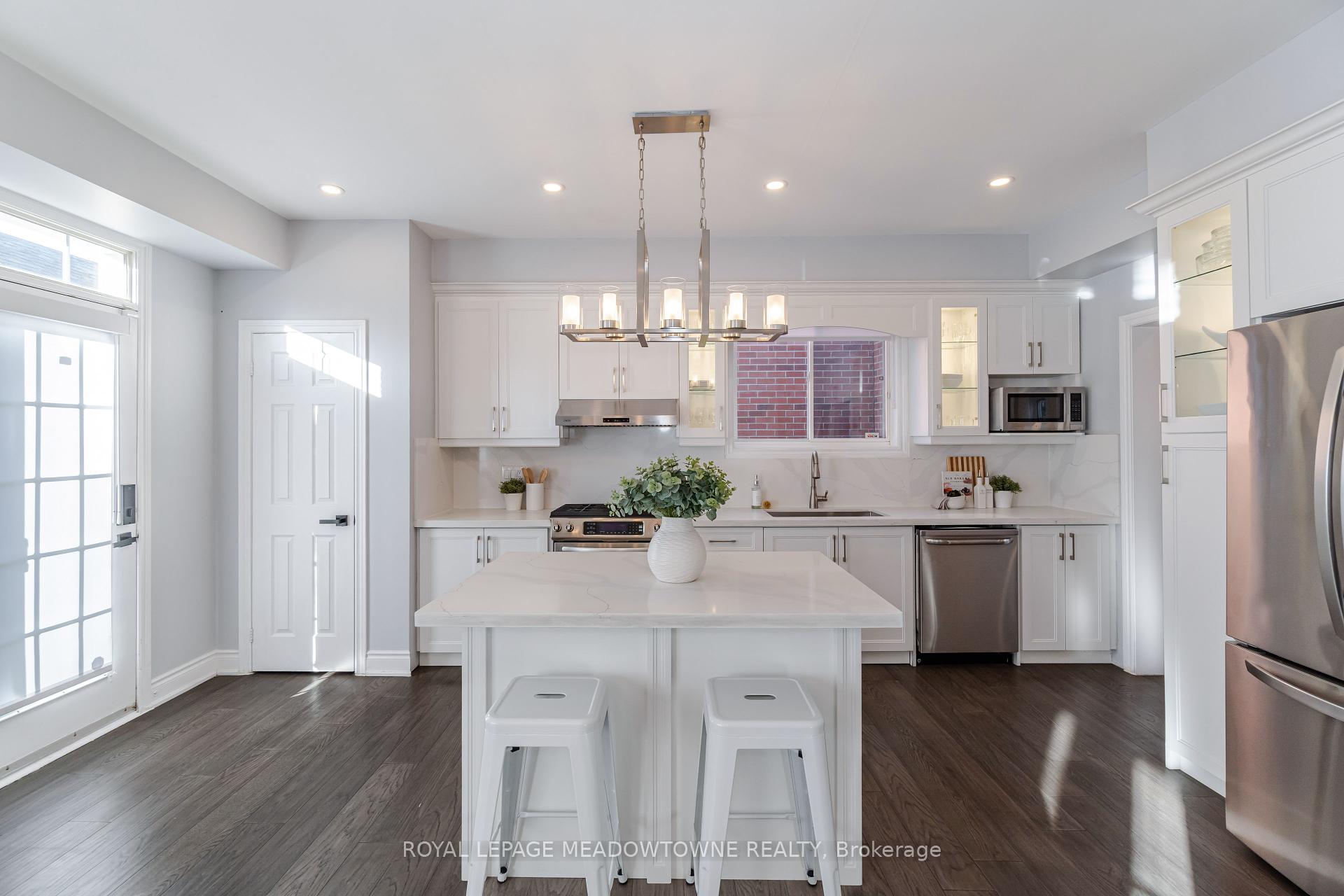 7129 Gillespie Lane, Mississauga, ON L5W1E8 | 4 Bedroom 4 Bathroom Detached House | Image 12