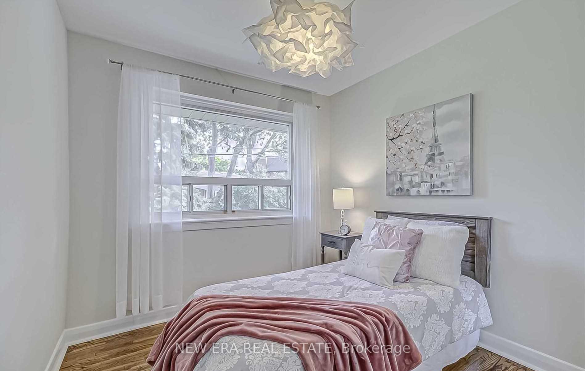 7 Greening Cres, Toronto, ON M9A1N9 | 3 Bedroom 2 Bathroom Detached House | Image 11