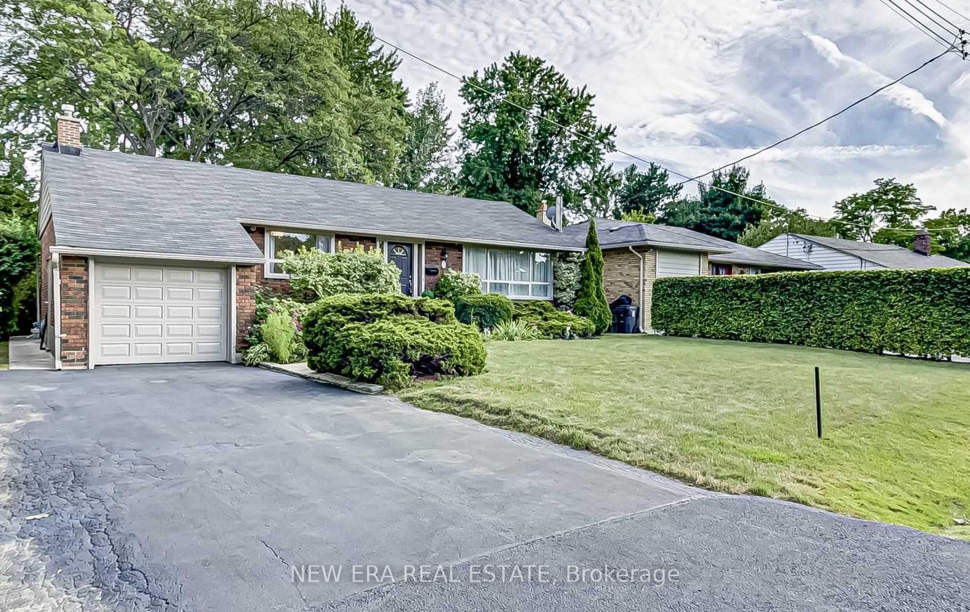 7 Greening Cres, Toronto, ON M9A1N9 | 3 Bedroom 2 Bathroom Detached House | Image 2