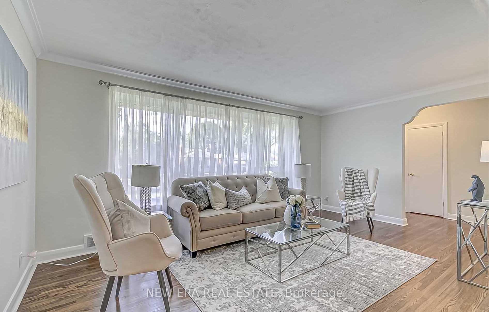 7 Greening Cres, Toronto, ON M9A1N9 | 3 Bedroom 2 Bathroom Detached House | Image 4