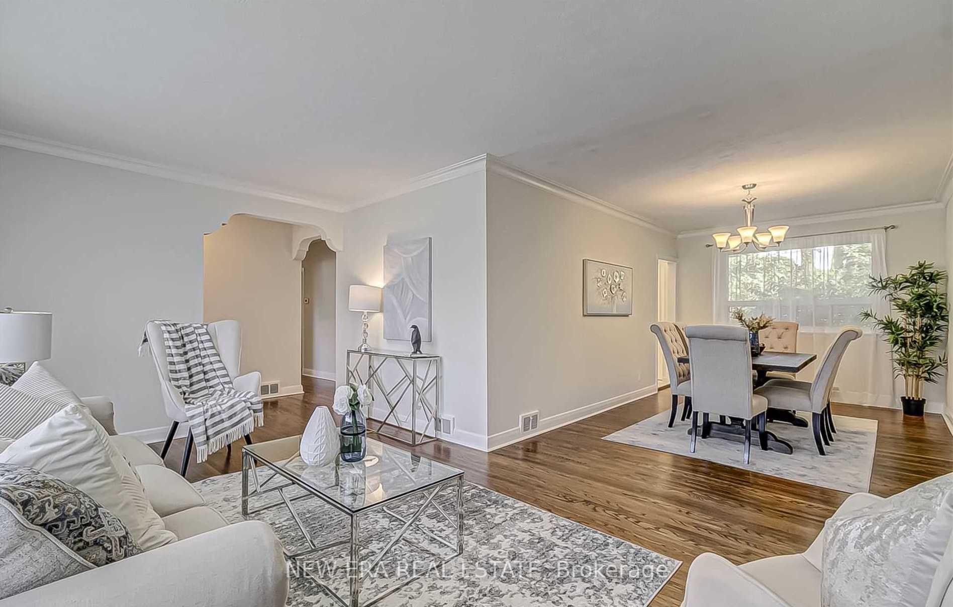 7 Greening Cres, Toronto, ON M9A1N9 | 3 Bedroom 2 Bathroom Detached House | Image 5