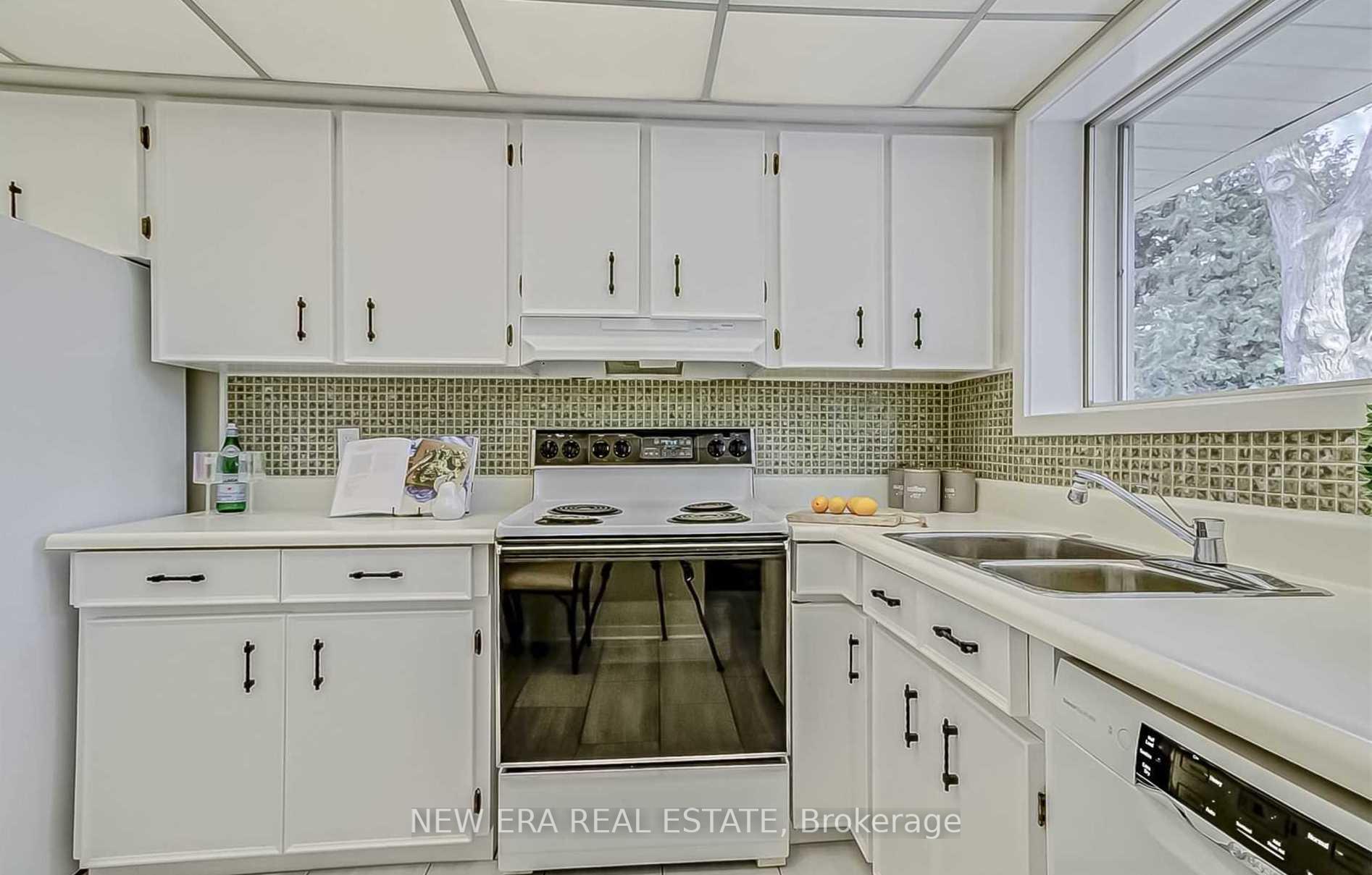 7 Greening Cres, Toronto, ON M9A1N9 | 3 Bedroom 2 Bathroom Detached House | Image 7