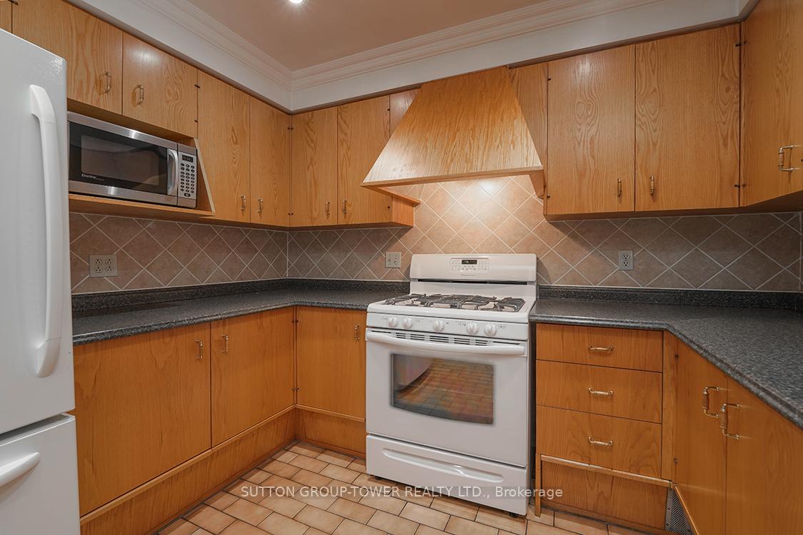 372 Glen Park Ave, Toronto, ON M6B2E5 | 4 Bedroom 3 Bathroom Detached House | Image 35