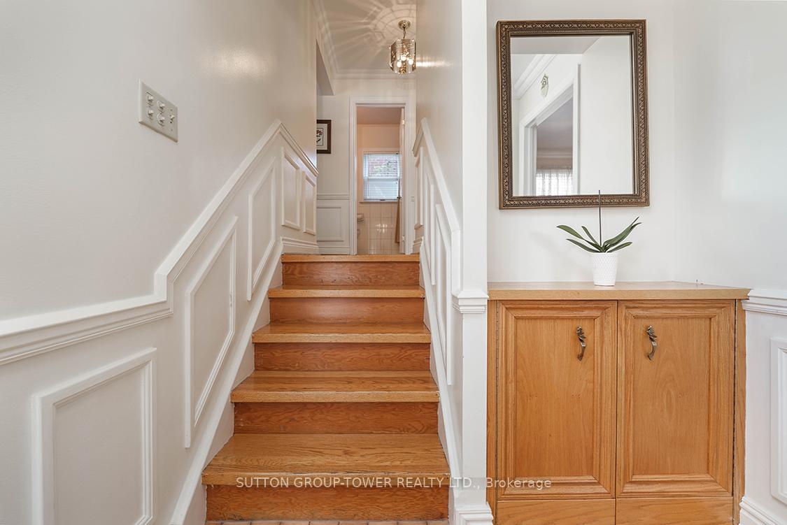 372 Glen Park Ave, Toronto, ON M6B2E5 | 4 Bedroom 3 Bathroom Detached House | Image 4