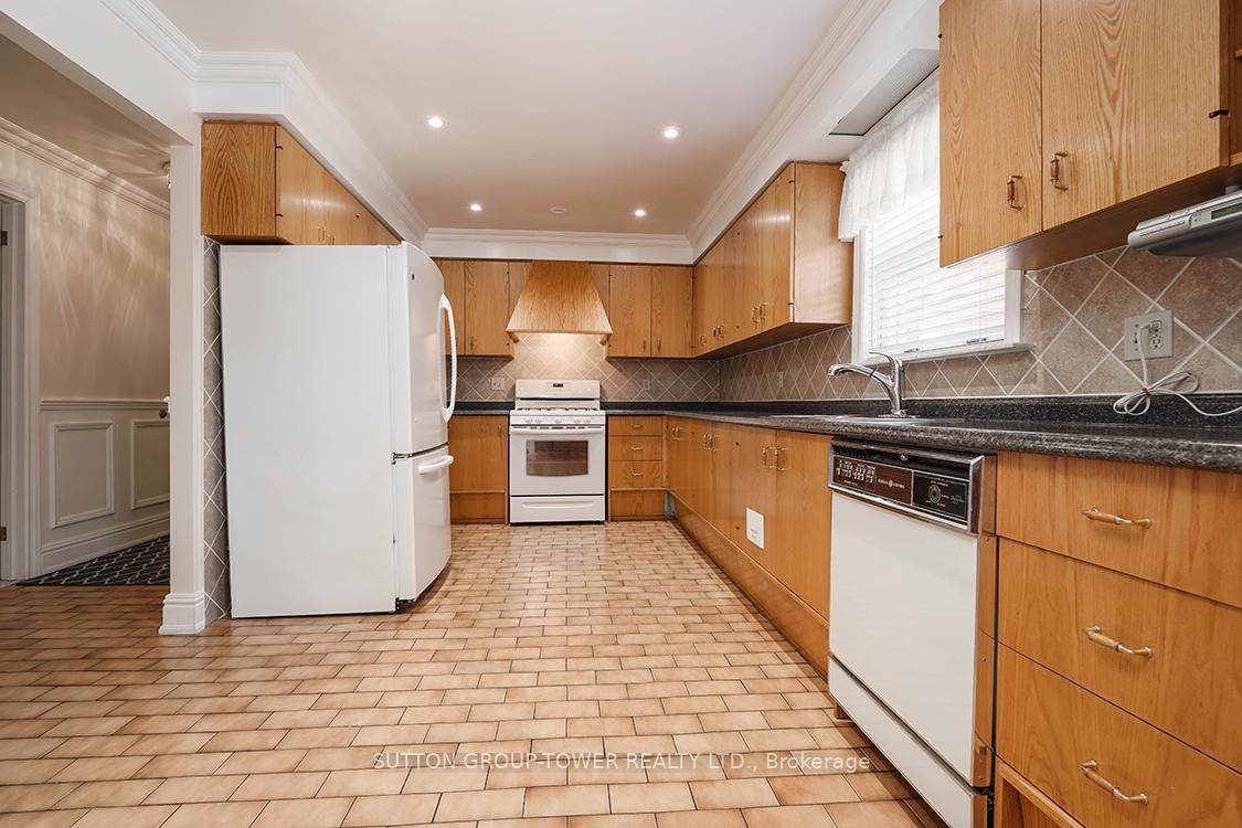 372 Glen Park Ave, Toronto, ON M6B2E5 | 4 Bedroom 3 Bathroom Detached House | Image 8