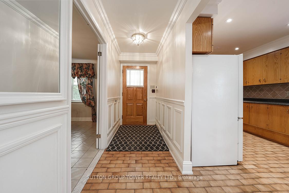 372 Glen Park Ave, Toronto, ON M6B2E5 | 4 Bedroom 3 Bathroom Detached House | Image 9