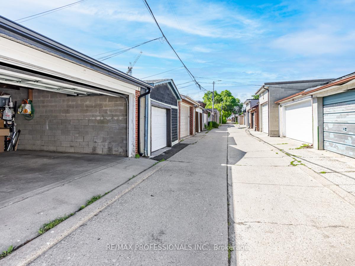 1251 Dufferin St, Toronto, ON M6H4C2 | 3 Bedroom 3 Bathroom Semi-Detached House | Image 39