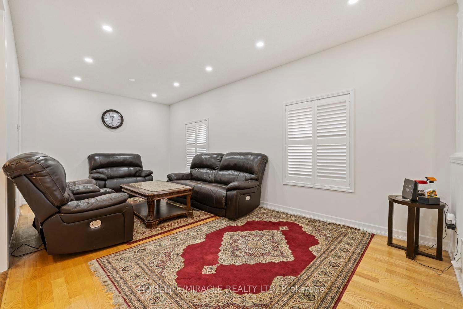6405 Valiant Hts, Mississauga, ON L5W1E2 | 4 Bedroom 4 Bathroom Detached House | Image 10
