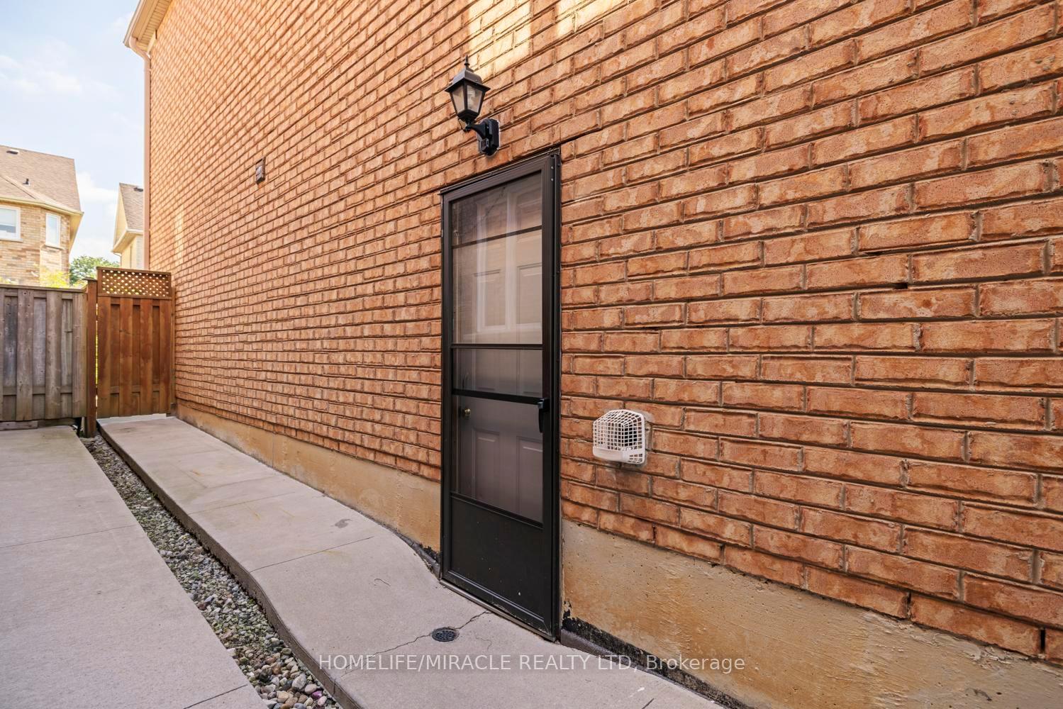 6405 Valiant Hts, Mississauga, ON L5W1E2 | 4 Bedroom 4 Bathroom Detached House | Image 2