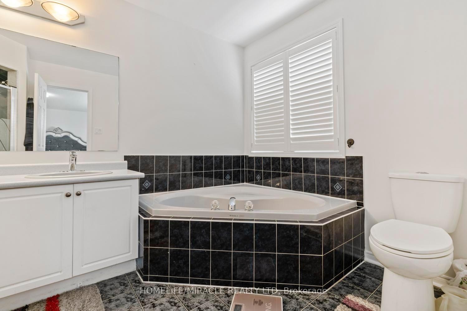 6405 Valiant Hts, Mississauga, ON L5W1E2 | 4 Bedroom 4 Bathroom Detached House | Image 31