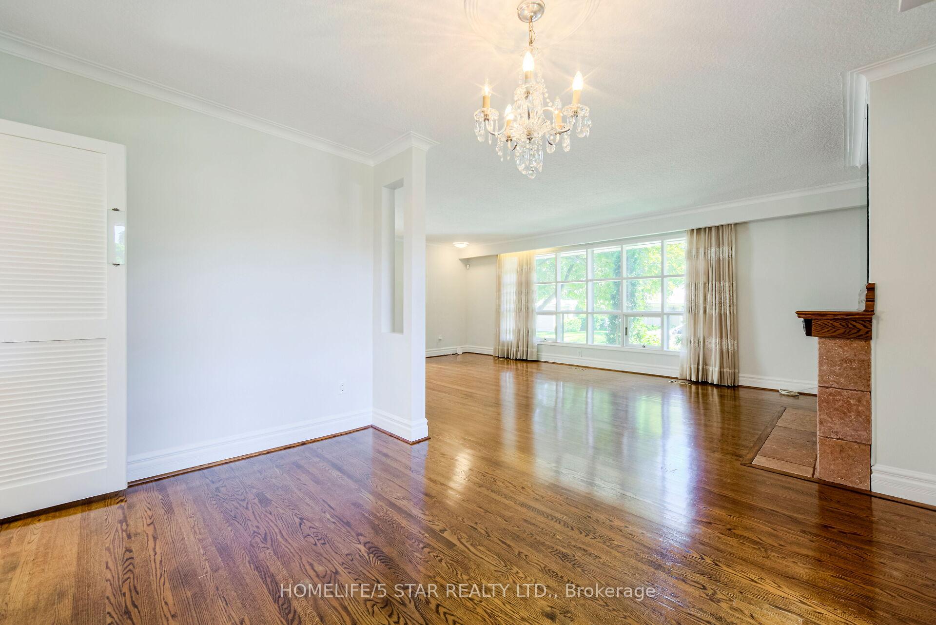 65 Ravensbourne Cres, Toronto, ON M9A2B1 | 3 Bedroom 3 Bathroom Detached House | Image 10