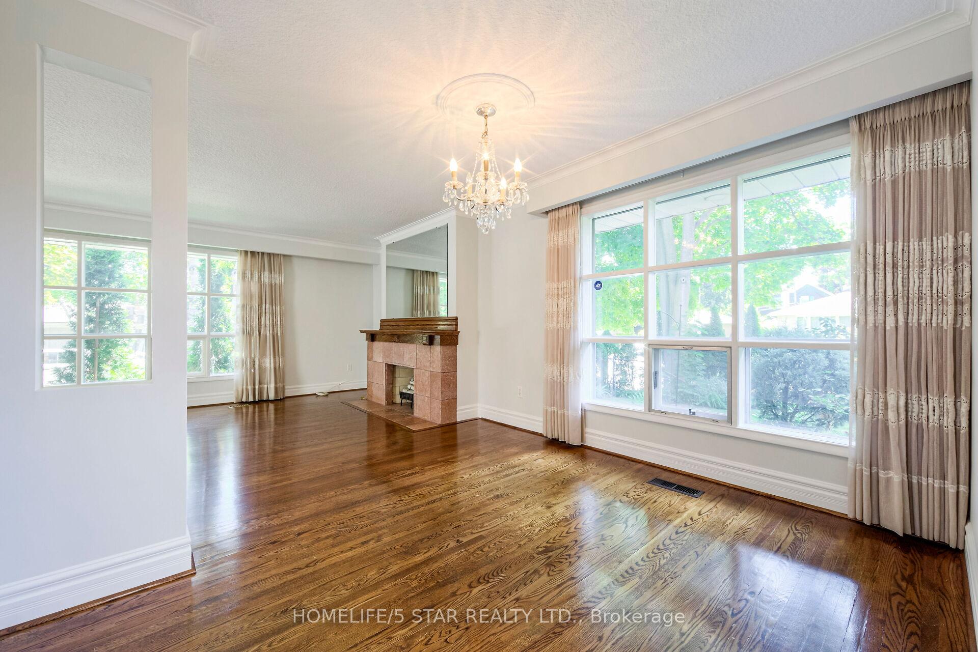 65 Ravensbourne Cres, Toronto, ON M9A2B1 | 3 Bedroom 3 Bathroom Detached House | Image 11