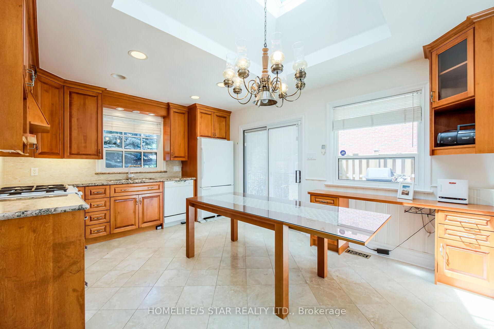 65 Ravensbourne Cres, Toronto, ON M9A2B1 | 3 Bedroom 3 Bathroom Detached House | Image 12