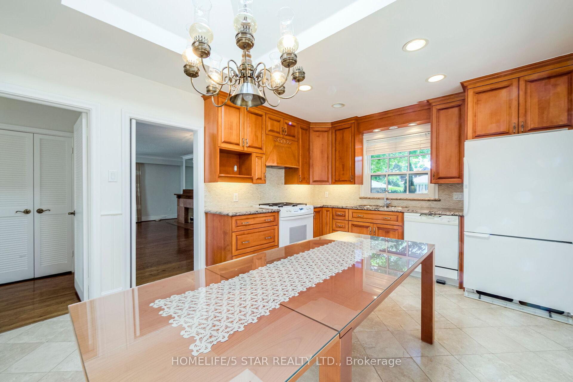 65 Ravensbourne Cres, Toronto, ON M9A2B1 | 3 Bedroom 3 Bathroom Detached House | Image 13