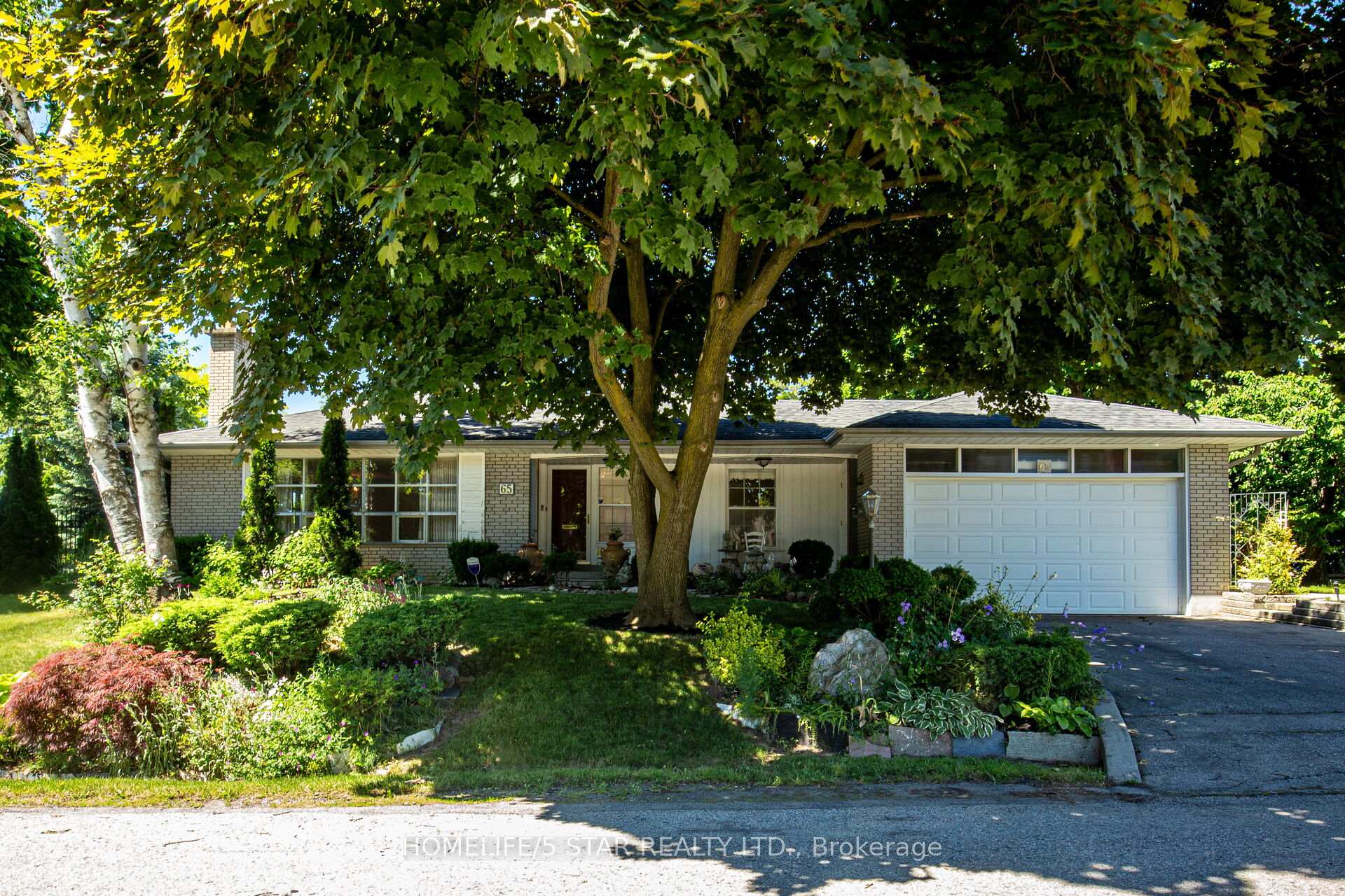 65 Ravensbourne Cres, Toronto, ON M9A2B1 | 3 Bedroom 3 Bathroom Detached House | Image 2