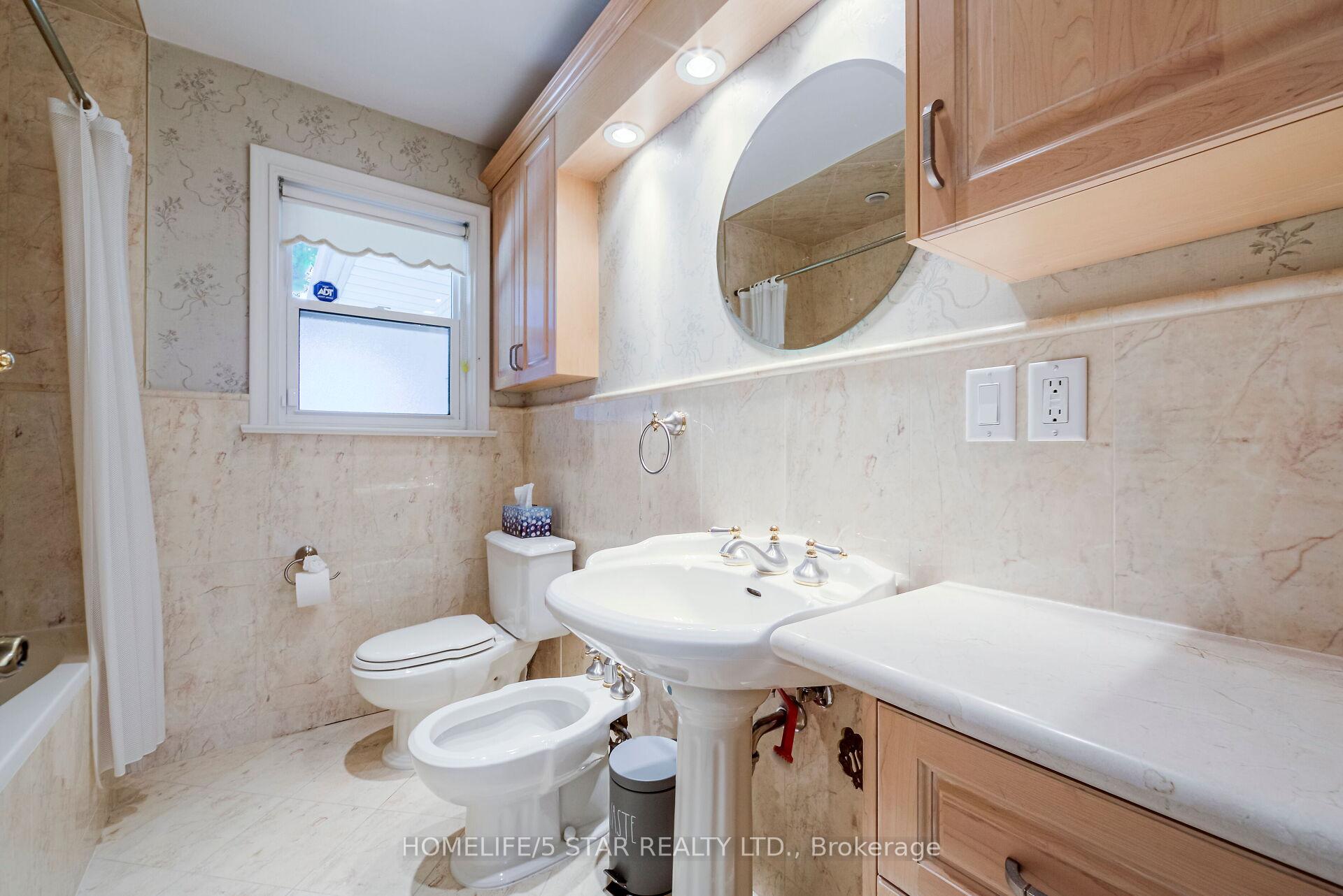 65 Ravensbourne Cres, Toronto, ON M9A2B1 | 3 Bedroom 3 Bathroom Detached House | Image 21