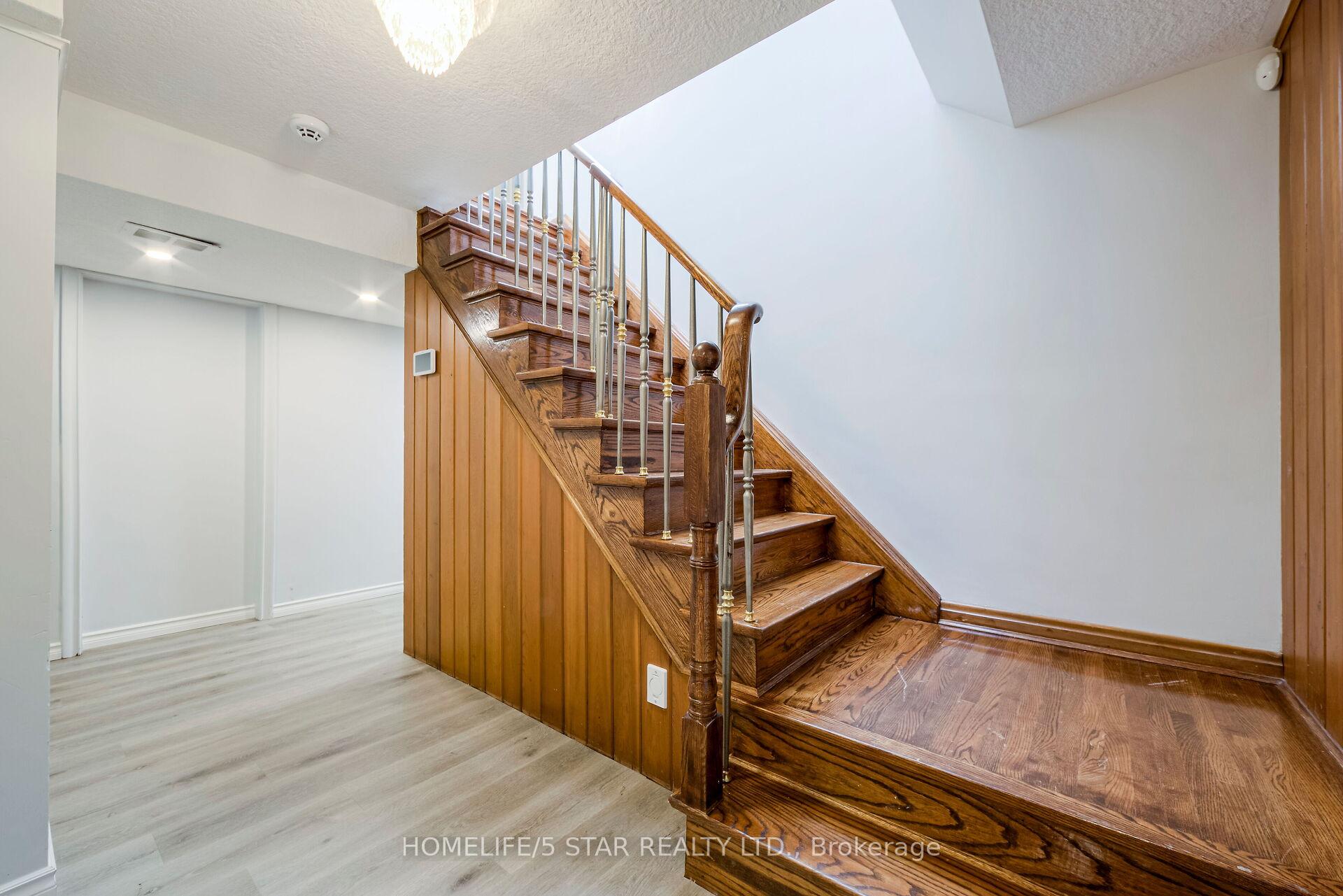 65 Ravensbourne Cres, Toronto, ON M9A2B1 | 3 Bedroom 3 Bathroom Detached House | Image 22