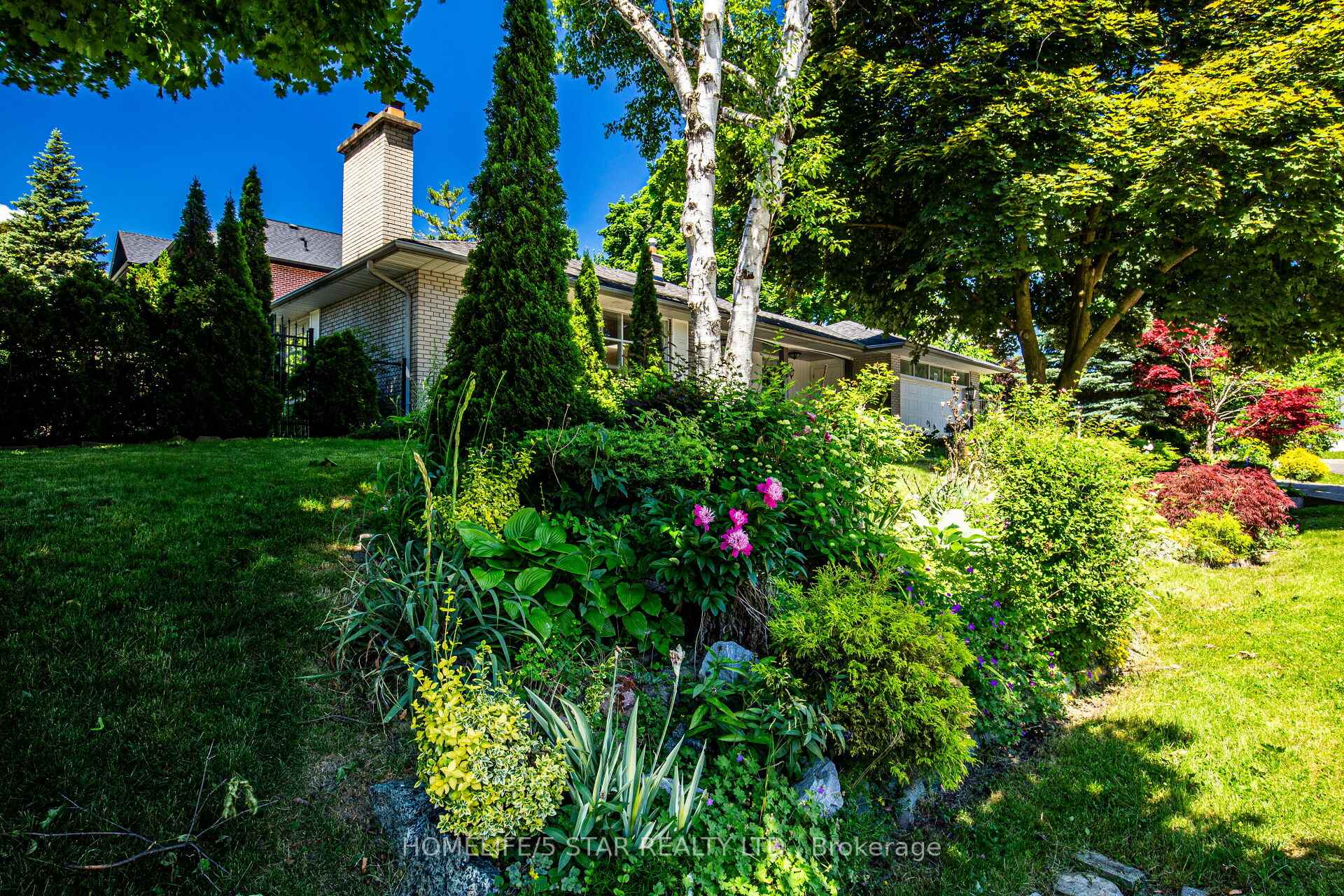 65 Ravensbourne Cres, Toronto, ON M9A2B1 | 3 Bedroom 3 Bathroom Detached House | Image 3