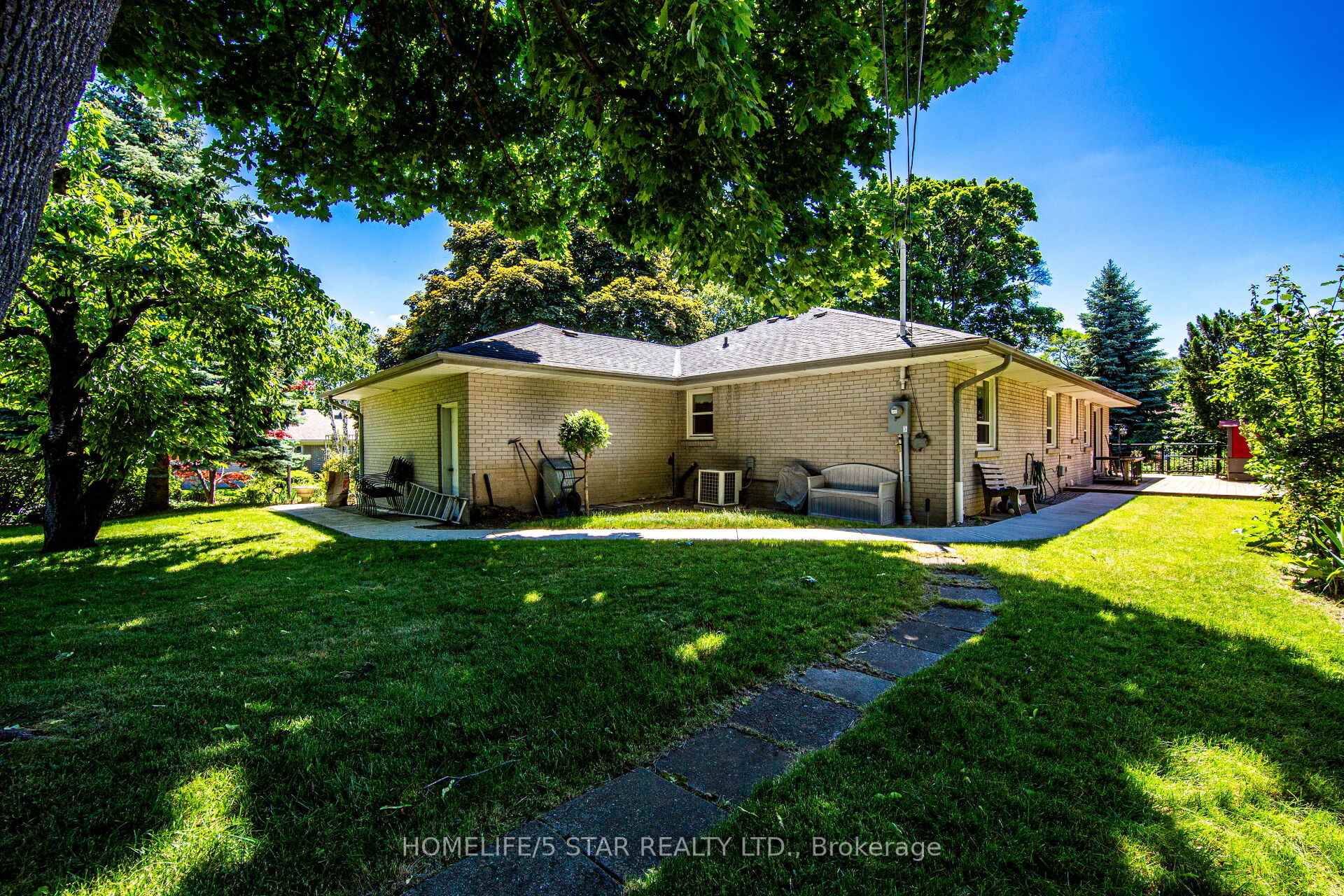 65 Ravensbourne Cres, Toronto, ON M9A2B1 | 3 Bedroom 3 Bathroom Detached House | Image 36