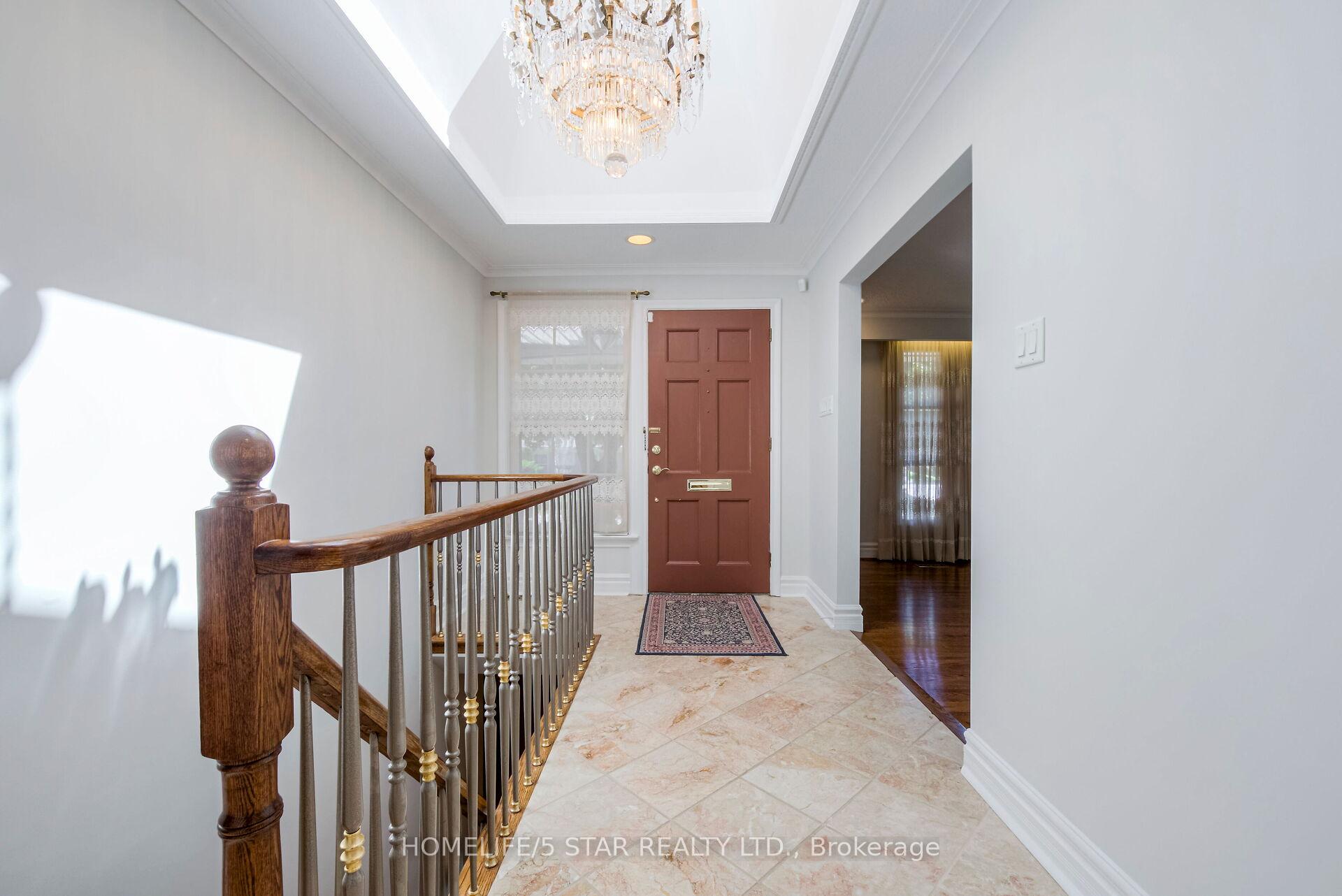 65 Ravensbourne Cres, Toronto, ON M9A2B1 | 3 Bedroom 3 Bathroom Detached House | Image 5