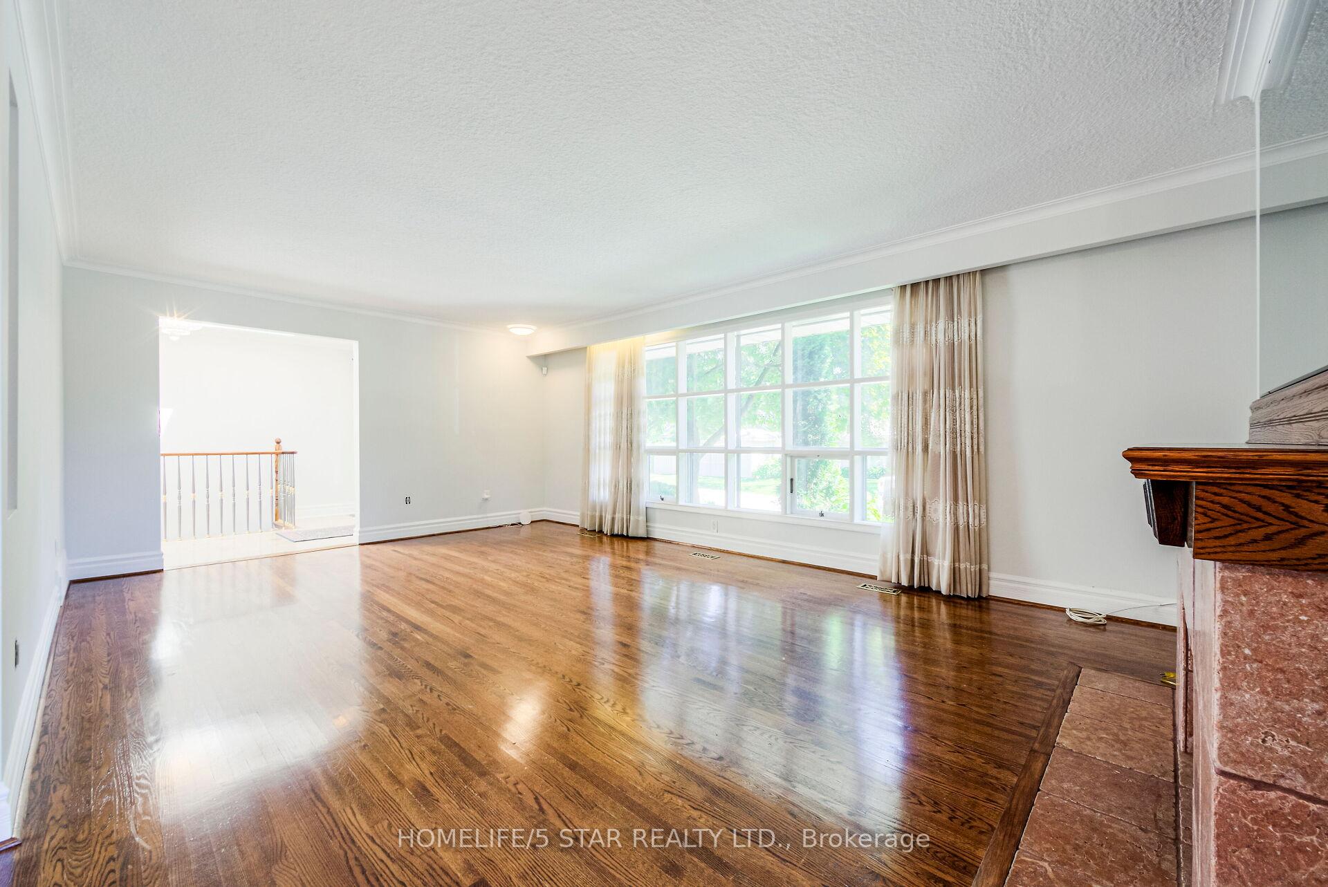 65 Ravensbourne Cres, Toronto, ON M9A2B1 | 3 Bedroom 3 Bathroom Detached House | Image 8