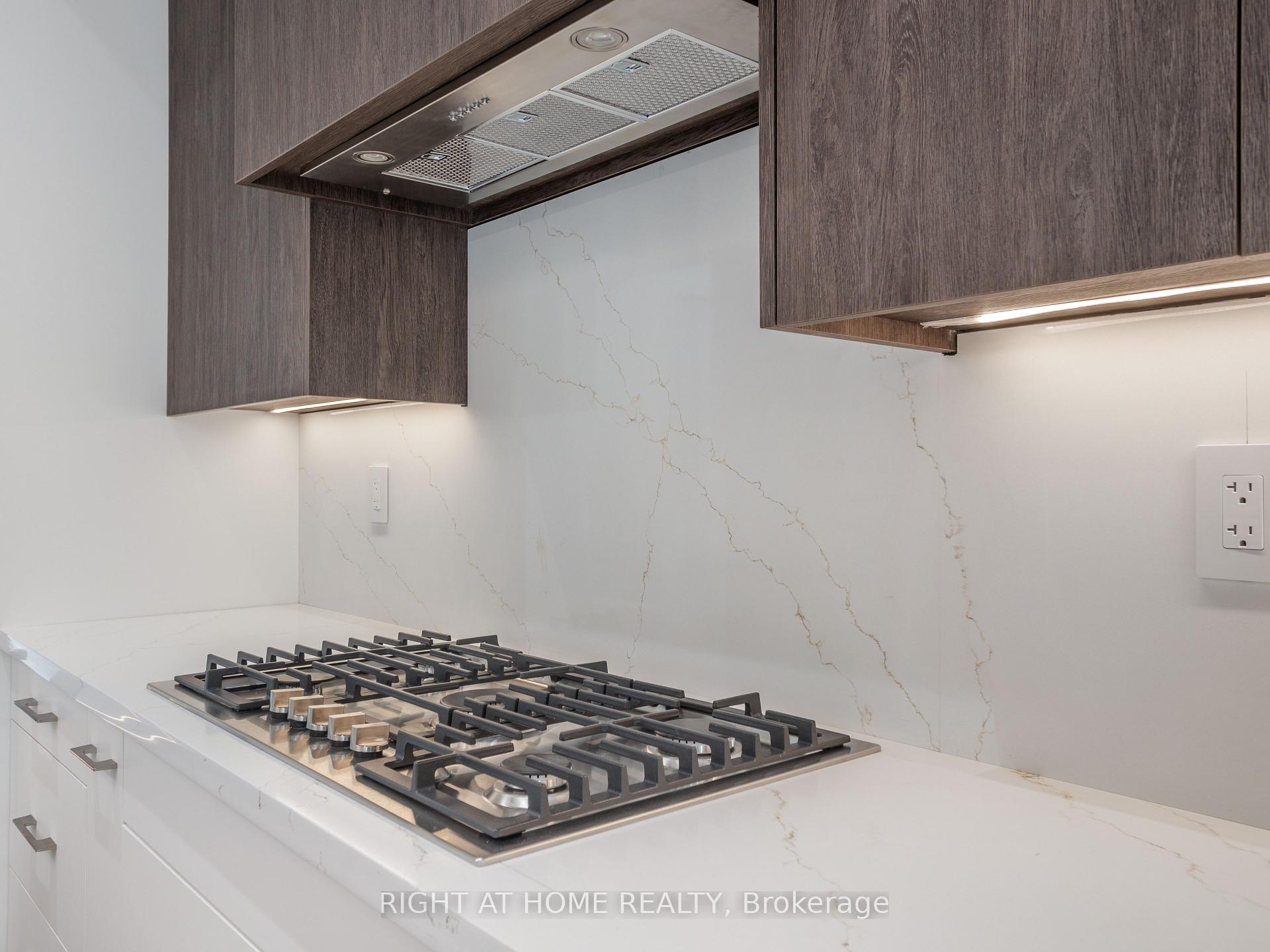 327 Melrose St, Toronto, ON M8Z1G7 | 3 Bedroom 5 Bathroom Detached House | Image 13