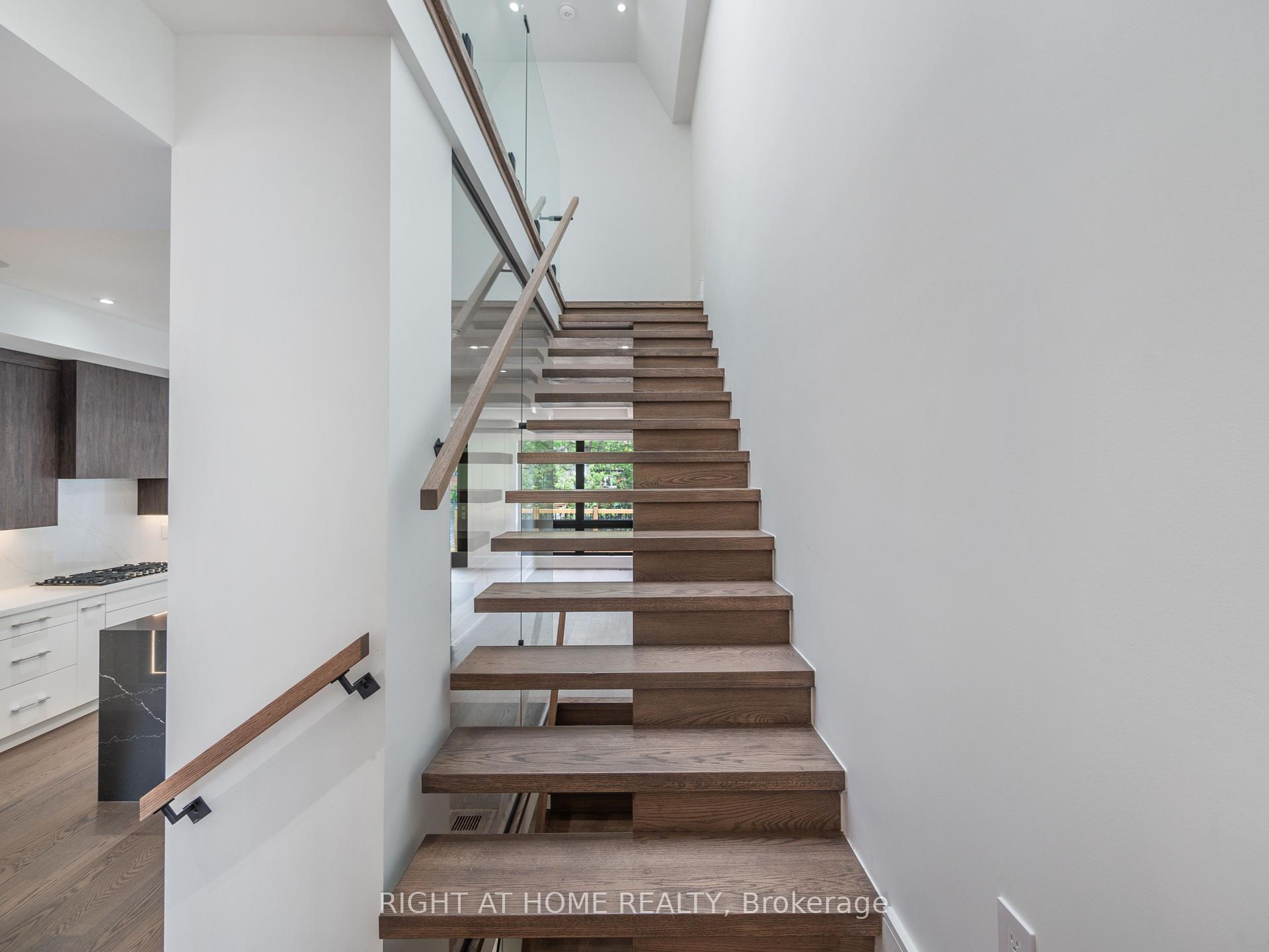 327 Melrose St, Toronto, ON M8Z1G7 | 3 Bedroom 5 Bathroom Detached House | Image 26