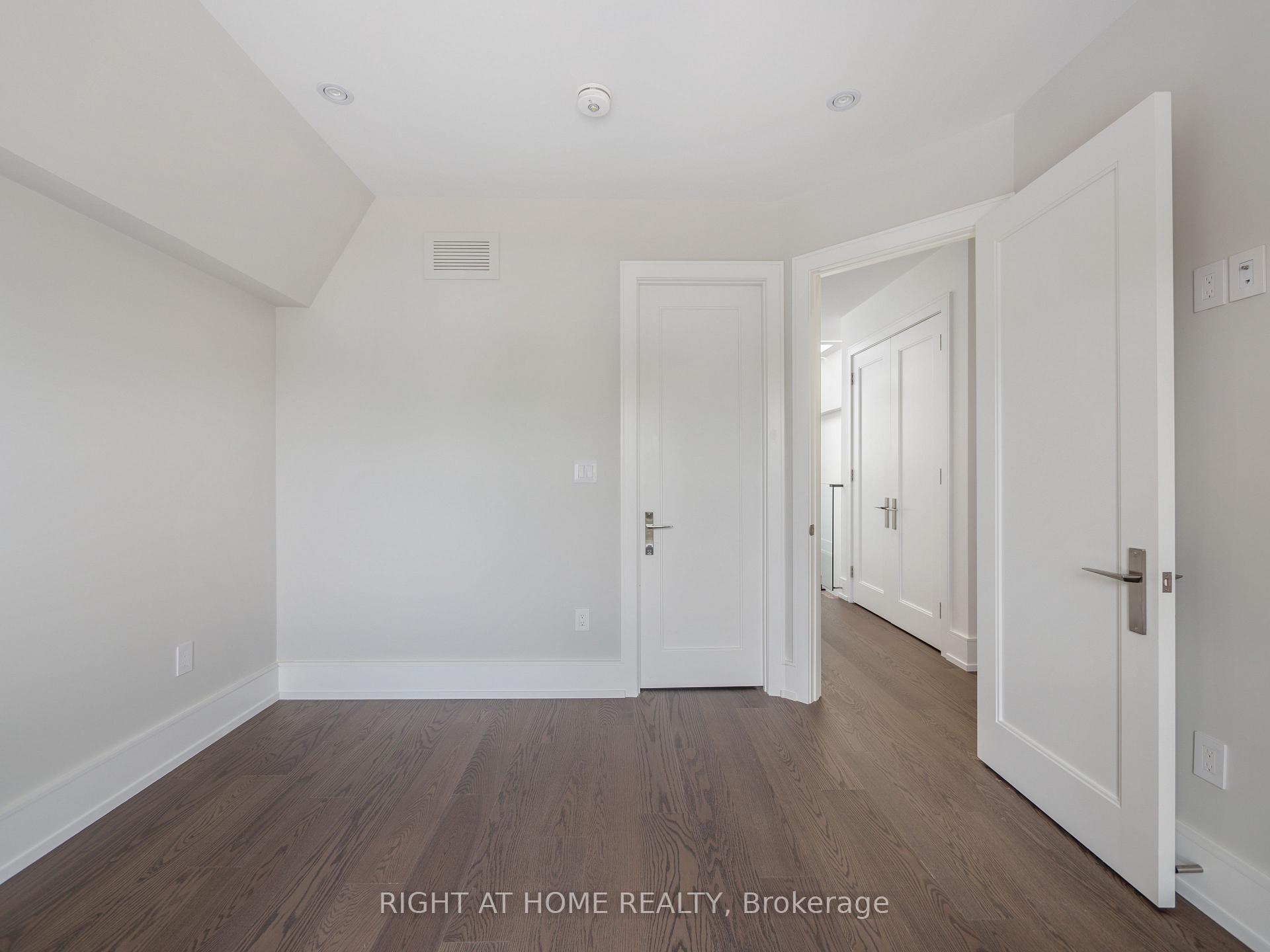 327 Melrose St, Toronto, ON M8Z1G7 | 3 Bedroom 5 Bathroom Detached House | Image 31