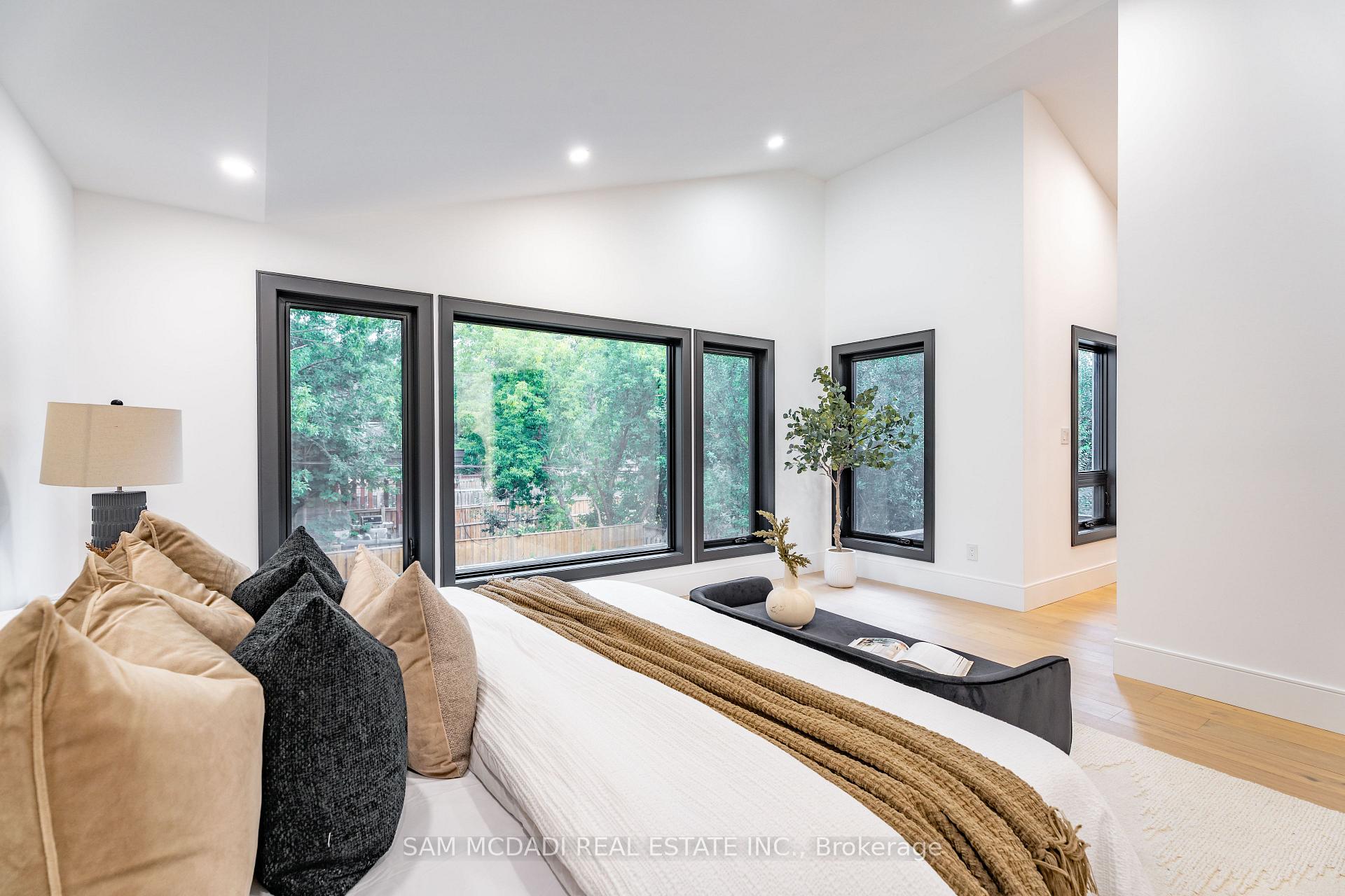 32 Swan Ave, Toronto, ON M9B1V4 | 4 Bedroom 5 Bathroom Detached House | Image 22