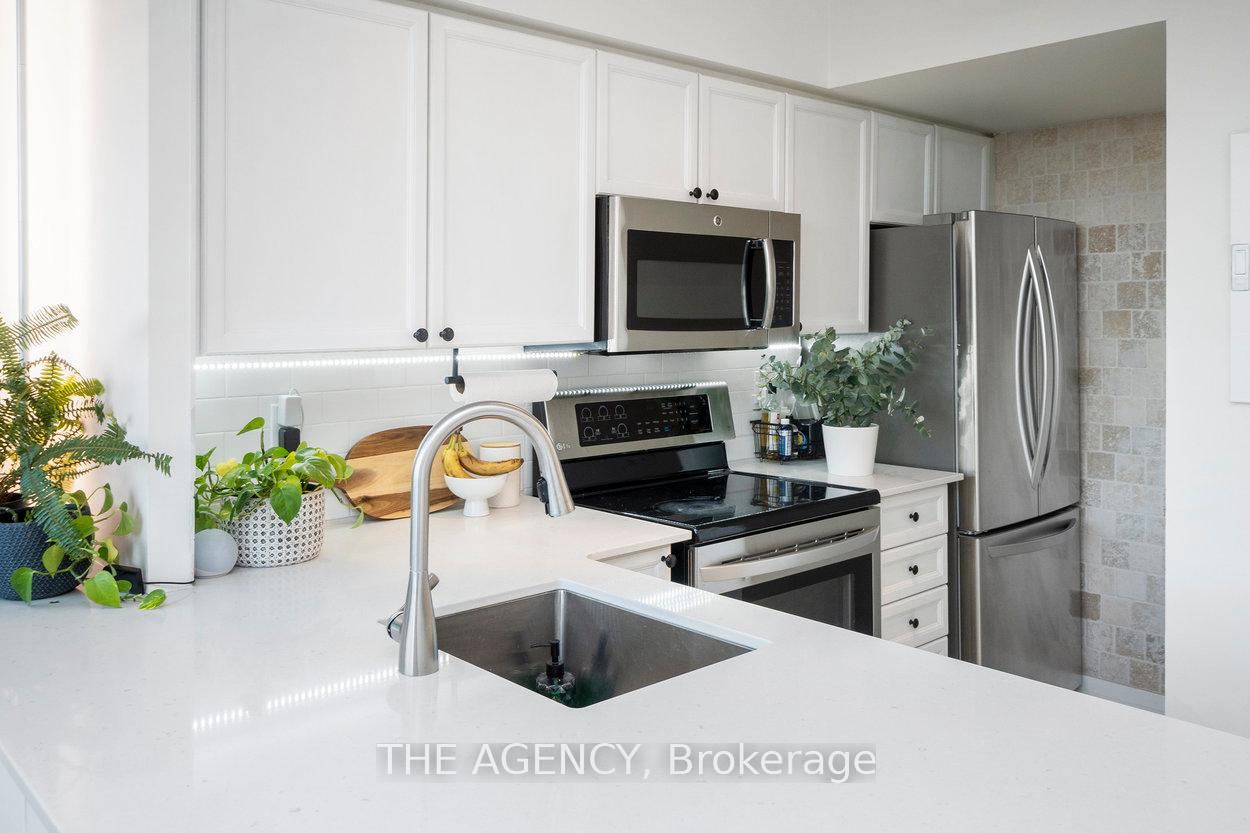 #526 - 250 Manitoba St, Toronto, ON M8Y4G8 | 1 Bedroom 1 Bathroom Condo Apt | Image 8