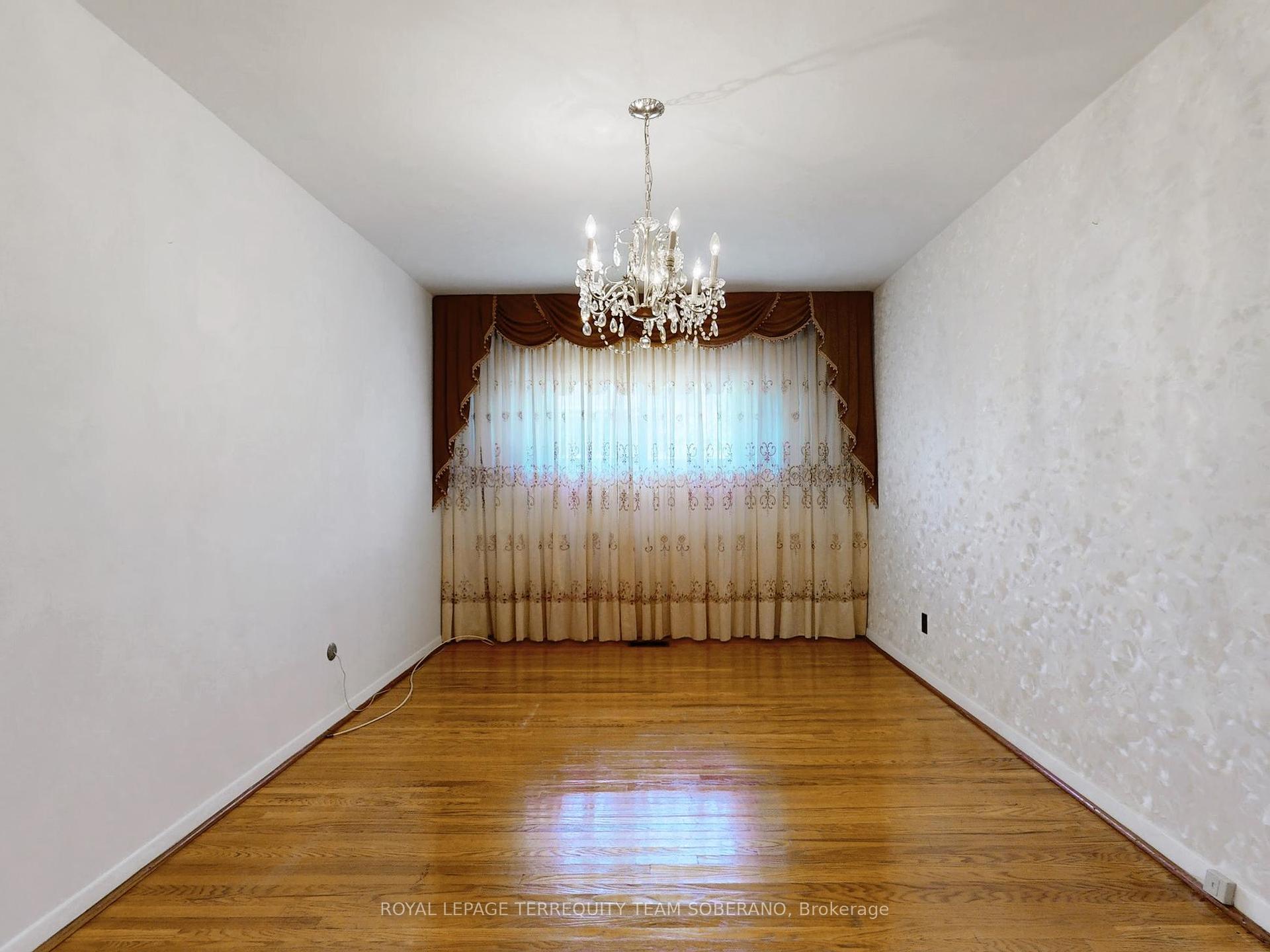 10 Bengal Crt, Toronto, ON M3L1X9 | 3 Bedroom 2 Bathroom Semi-Detached House | Image 14