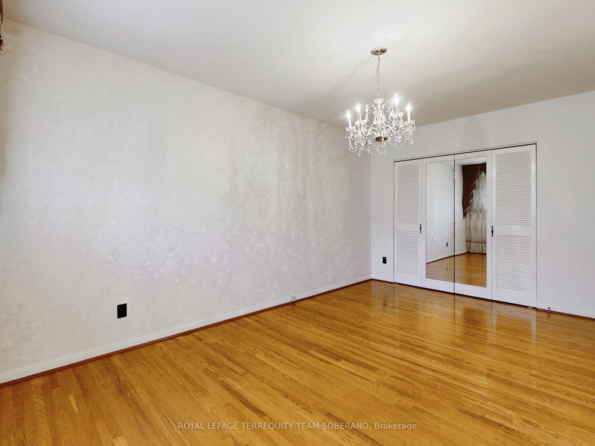 10 Bengal Crt, Toronto, ON M3L1X9 | 3 Bedroom 2 Bathroom Semi-Detached House | Image 16