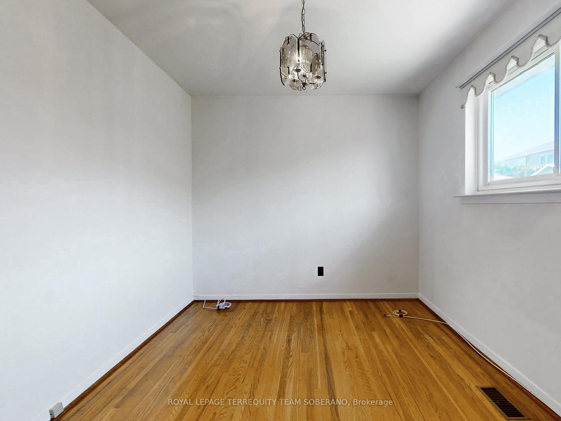 10 Bengal Crt, Toronto, ON M3L1X9 | 3 Bedroom 2 Bathroom Semi-Detached House | Image 18