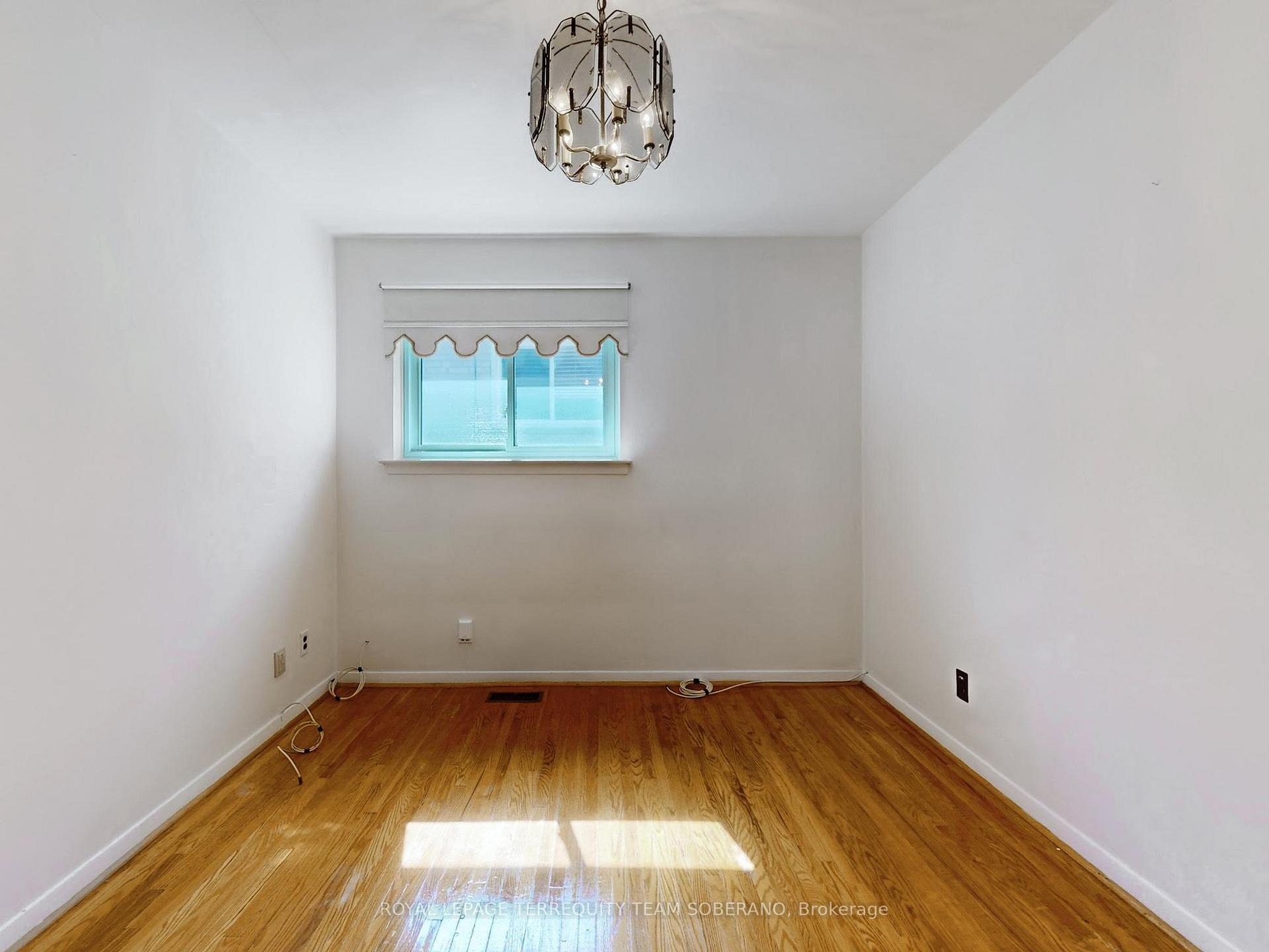 10 Bengal Crt, Toronto, ON M3L1X9 | 3 Bedroom 2 Bathroom Semi-Detached House | Image 21