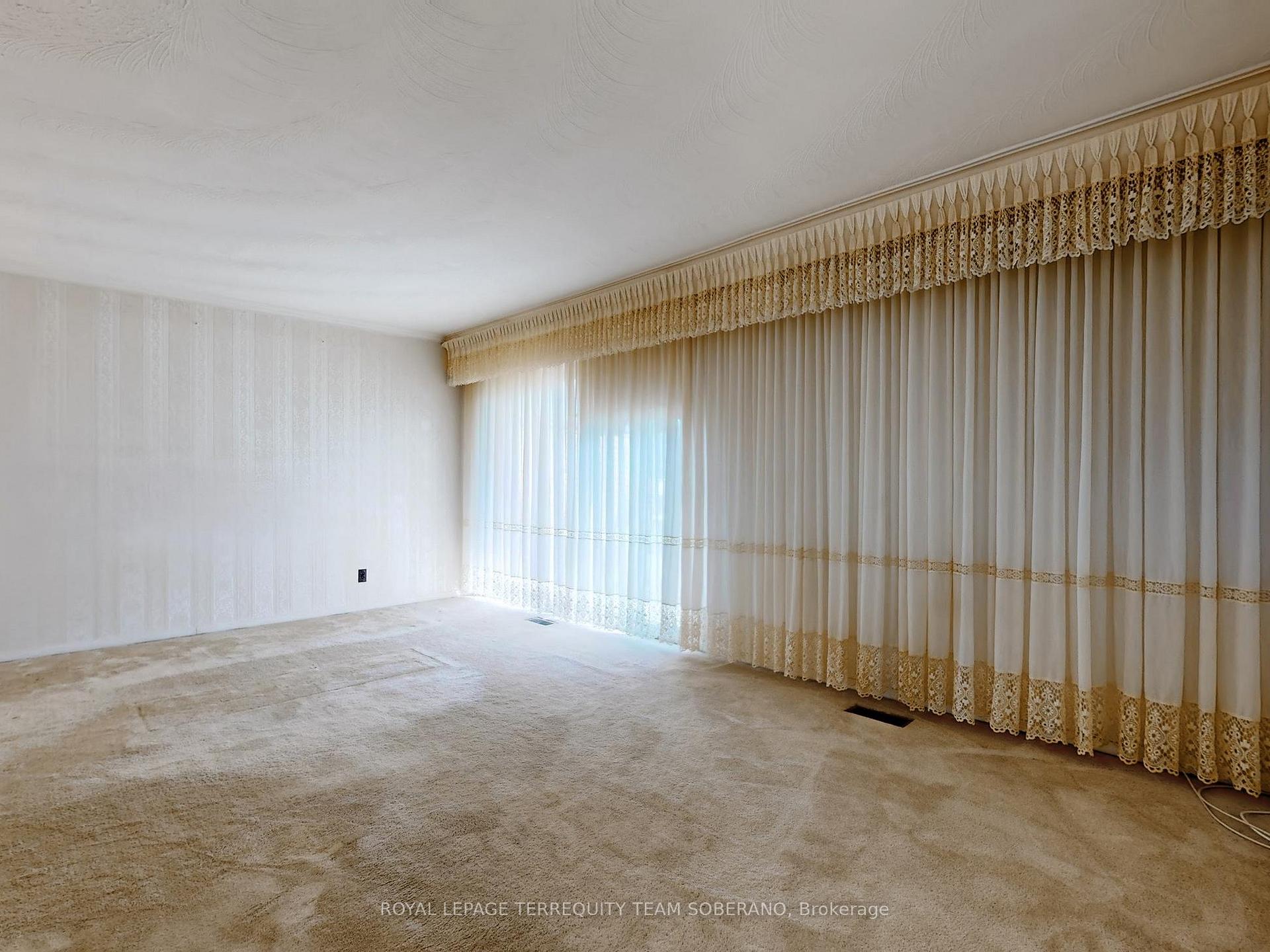 10 Bengal Crt, Toronto, ON M3L1X9 | 3 Bedroom 2 Bathroom Semi-Detached House | Image 4