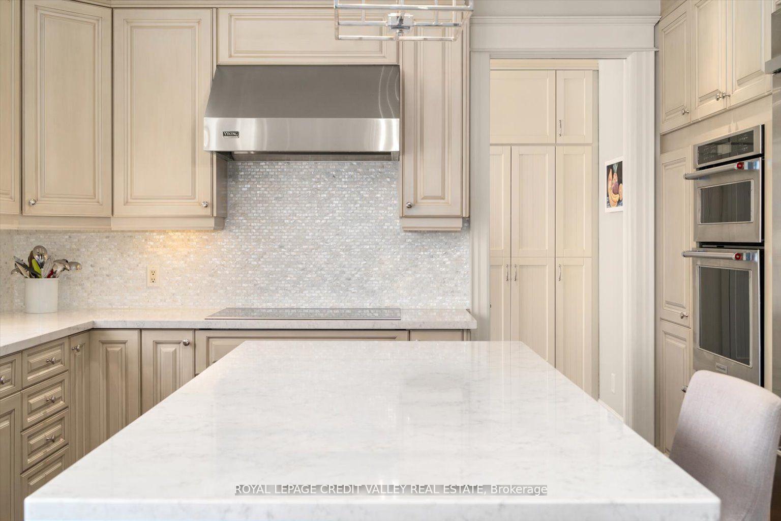 128 Laurel Ave, Toronto, ON M9B4T6 | 4 Bedroom 5 Bathroom Detached House | Image 13