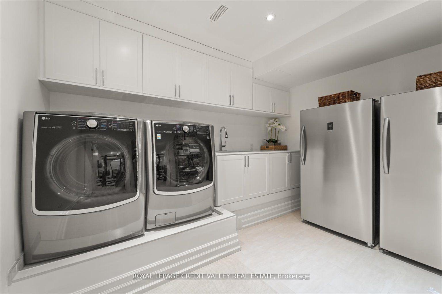 128 Laurel Ave, Toronto, ON M9B4T6 | 4 Bedroom 5 Bathroom Detached House | Image 35