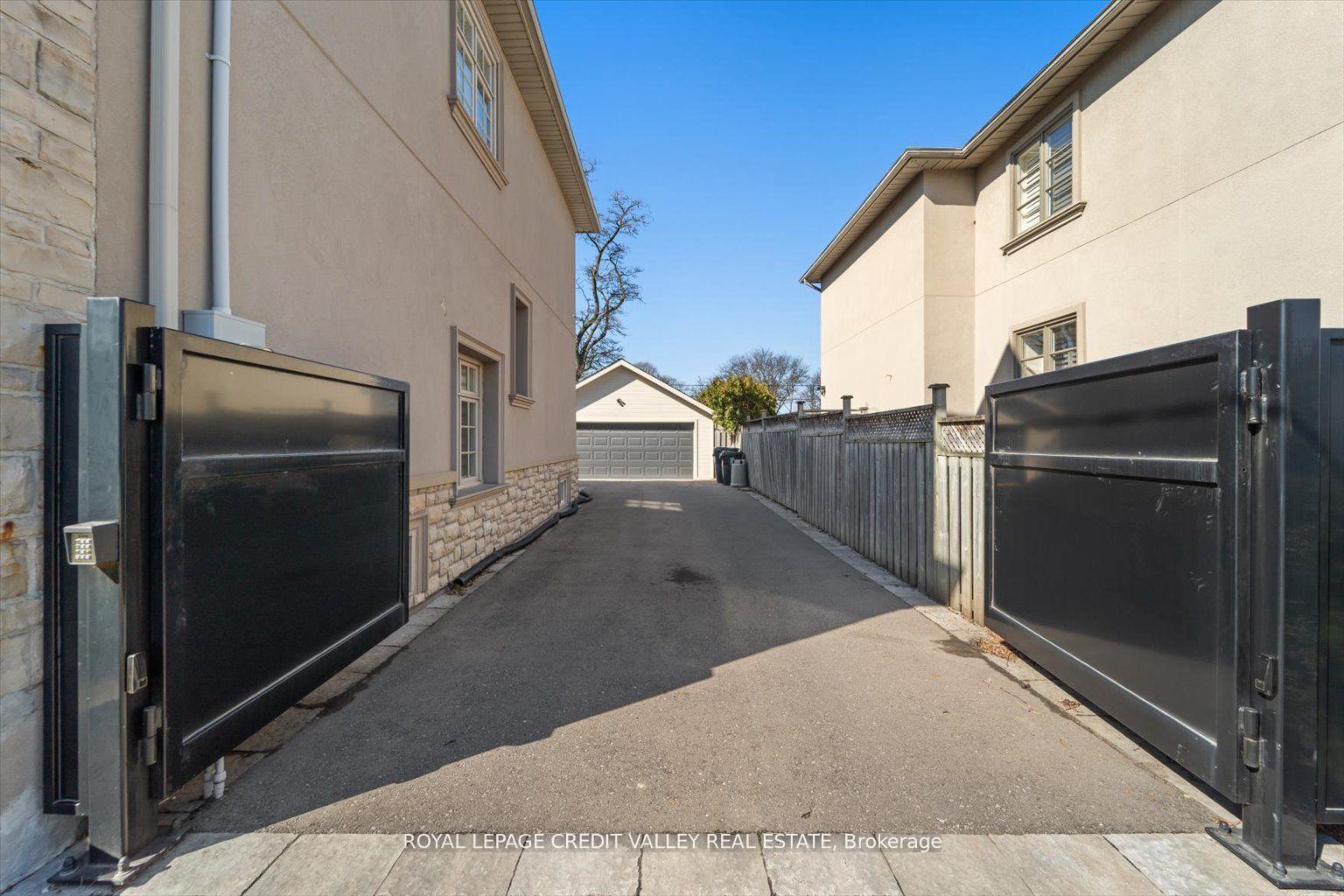 128 Laurel Ave, Toronto, ON M9B4T6 | 4 Bedroom 5 Bathroom Detached House | Image 36