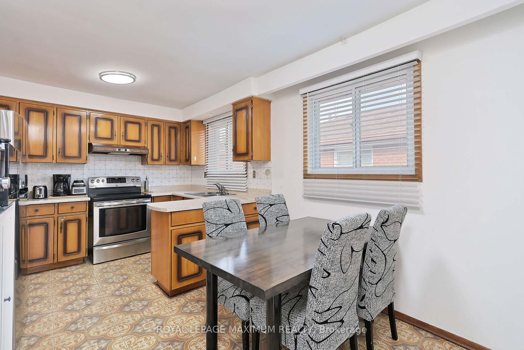 199 Cabana Dr, Toronto, ON M9L1L2 | 3 Bedroom 2 Bathroom Semi-Detached House | Image 13