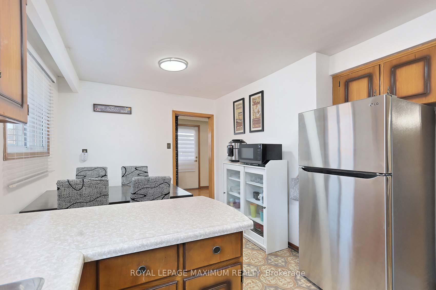 199 Cabana Dr, Toronto, ON M9L1L2 | 3 Bedroom 2 Bathroom Semi-Detached House | Image 14