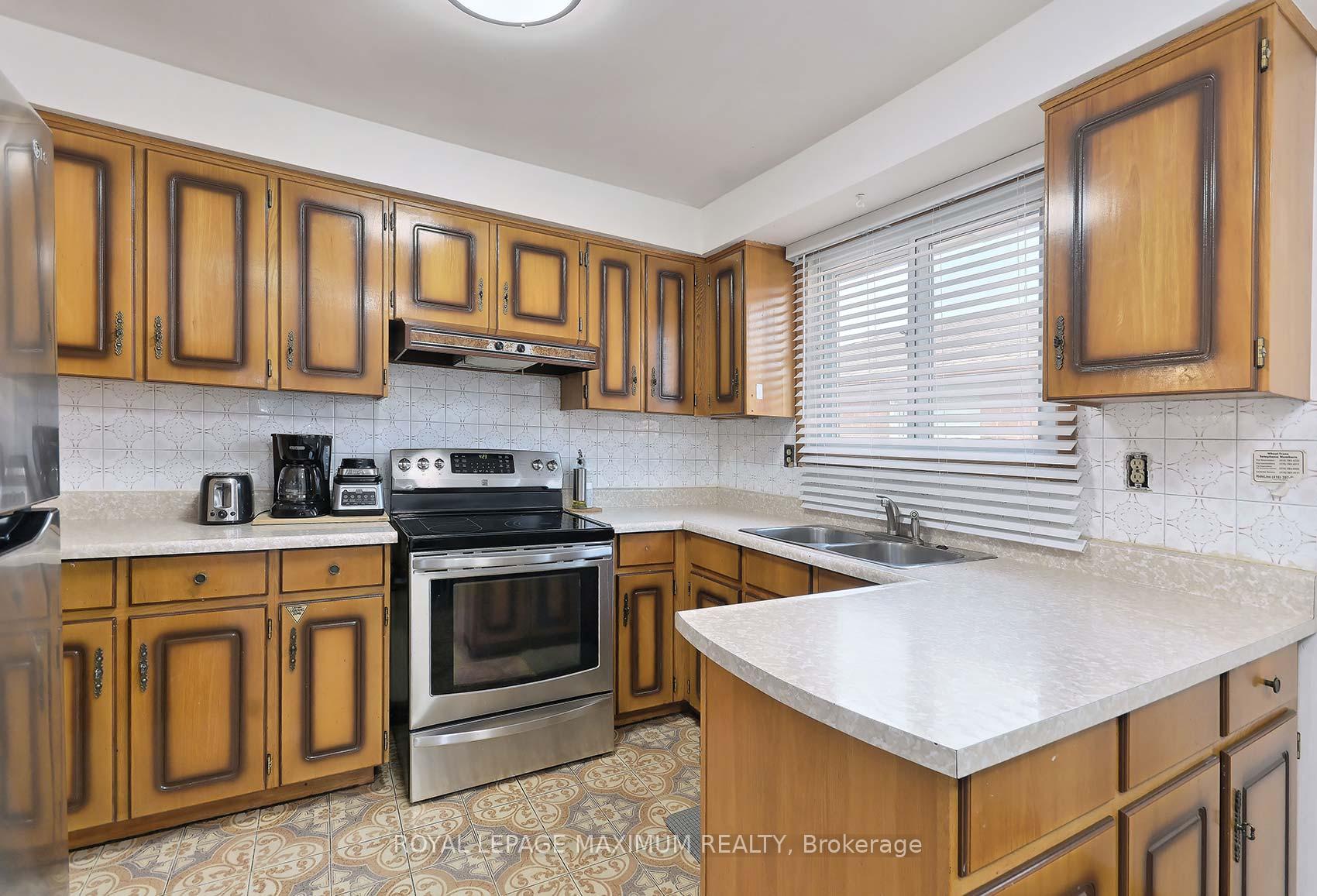 199 Cabana Dr, Toronto, ON M9L1L2 | 3 Bedroom 2 Bathroom Semi-Detached House | Image 15